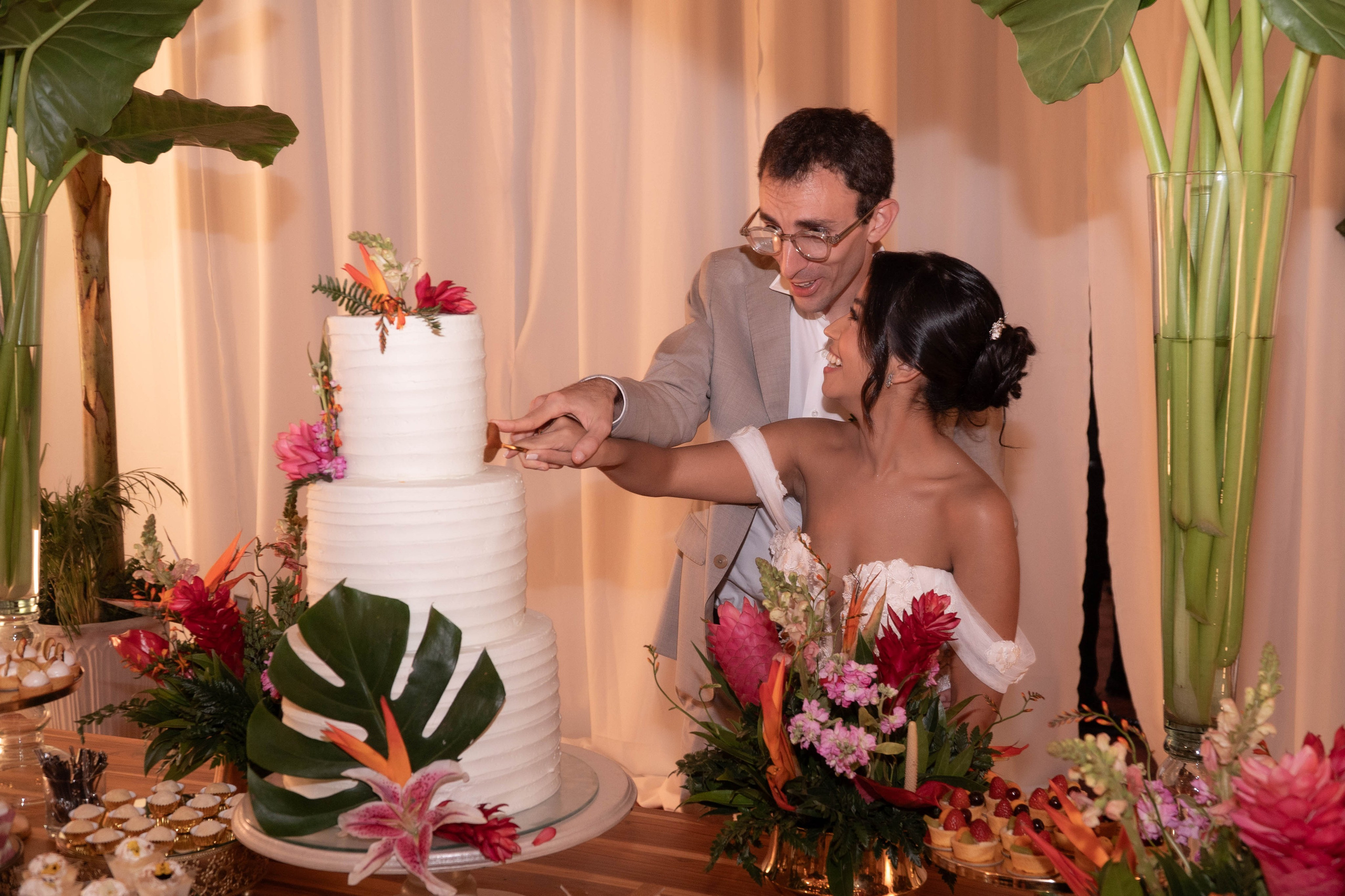 Catalina and Romain. Wedding Photographer in Barcelona and Medellin