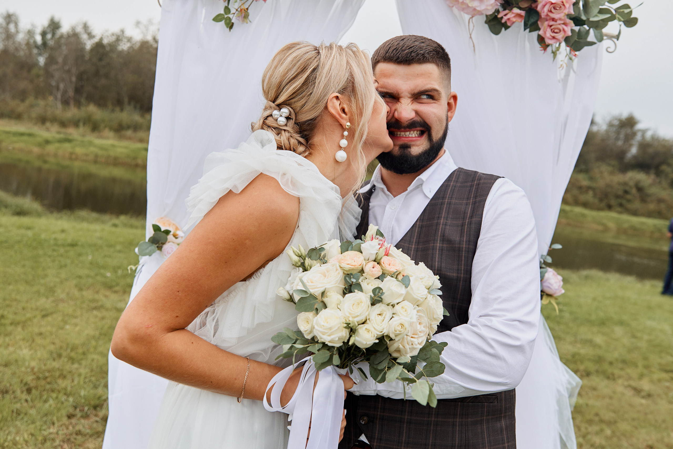 Красивая свадьба на берегу озера в Эко-Усадьбе-Никольское. Свадебный и семейный фотограф в Ярославле и Рыбинске Вячеслав Барышков