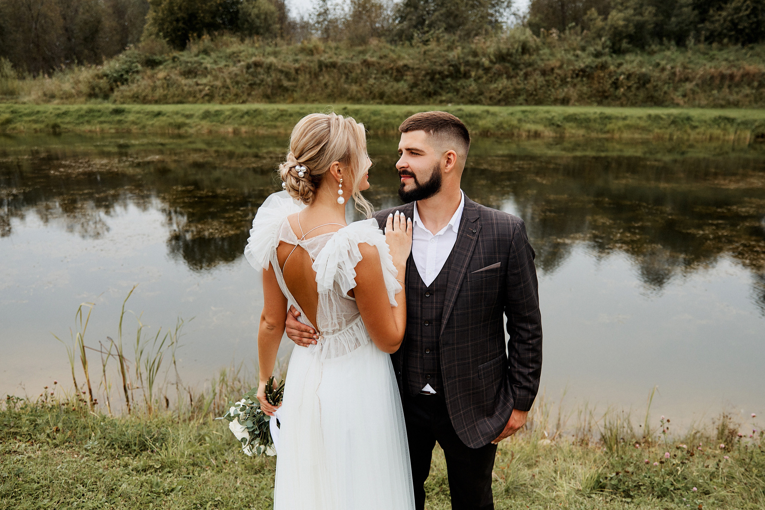 Красивая свадьба на берегу озера в Эко-Усадьбе-Никольское. Свадебный и семейный фотограф в Ярославле и Рыбинске Вячеслав Барышков