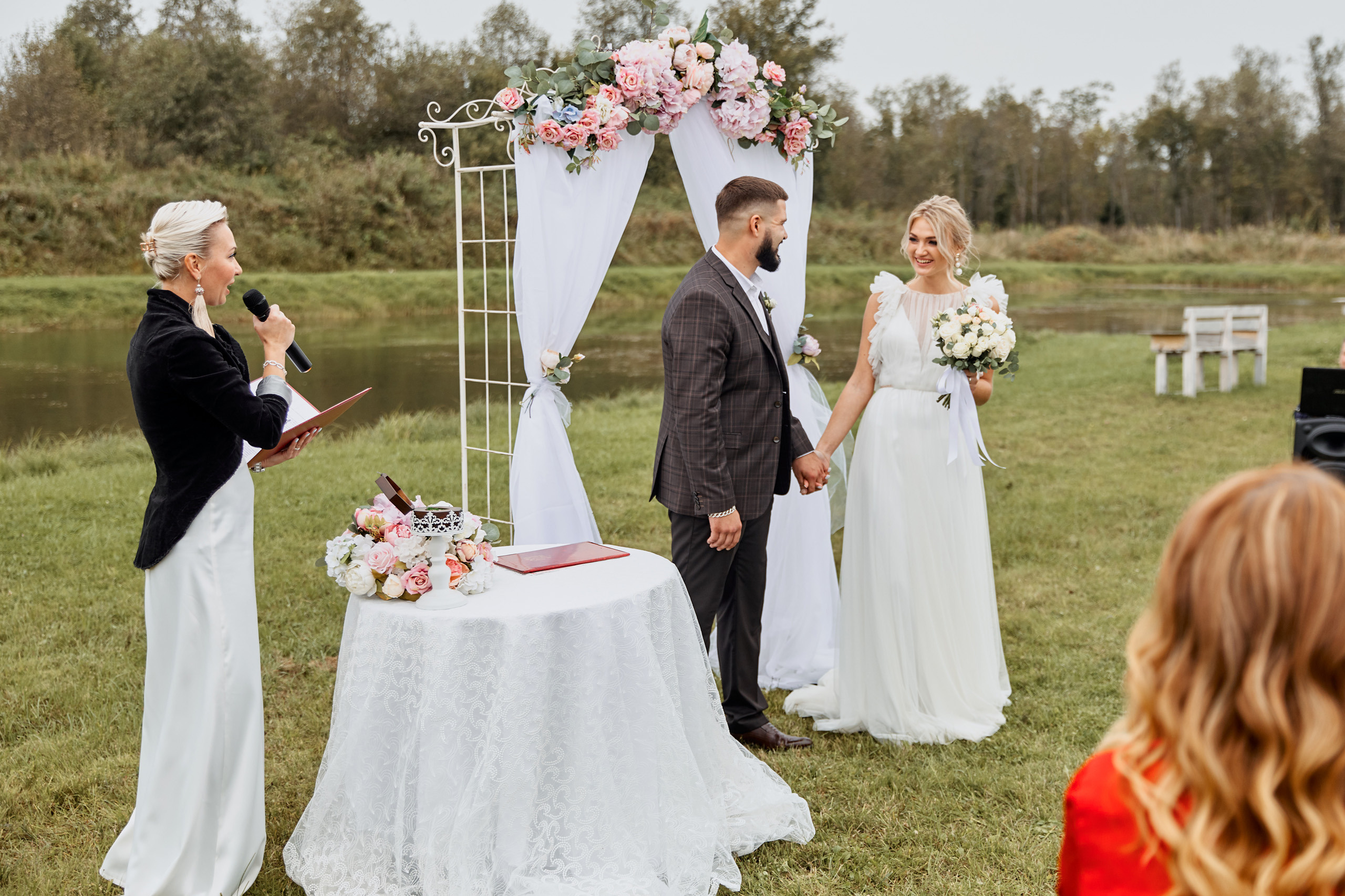Красивая свадьба на берегу озера в Эко-Усадьбе-Никольское. Свадебный и семейный фотограф в Ярославле и Рыбинске Вячеслав Барышков