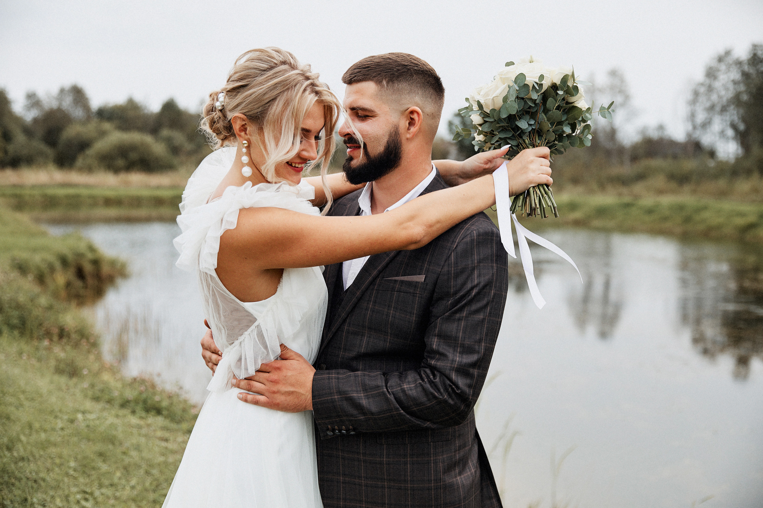 Красивая свадьба на берегу озера в Эко-Усадьбе-Никольское. Свадебный и семейный фотограф в Ярославле и Рыбинске Вячеслав Барышков