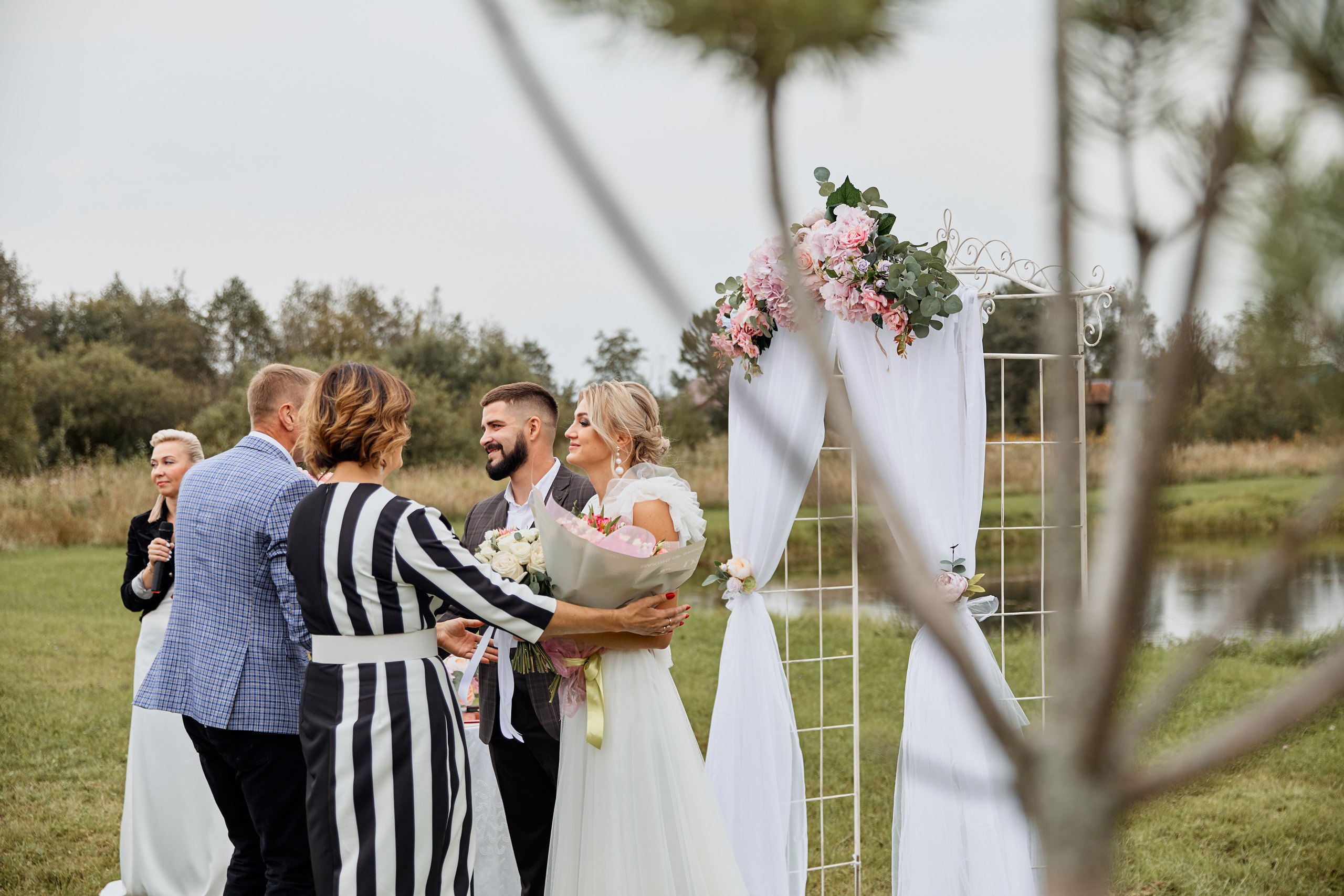 Красивая свадьба на берегу озера в Эко-Усадьбе-Никольское. Свадебный и семейный фотограф в Ярославле и Рыбинске Вячеслав Барышков