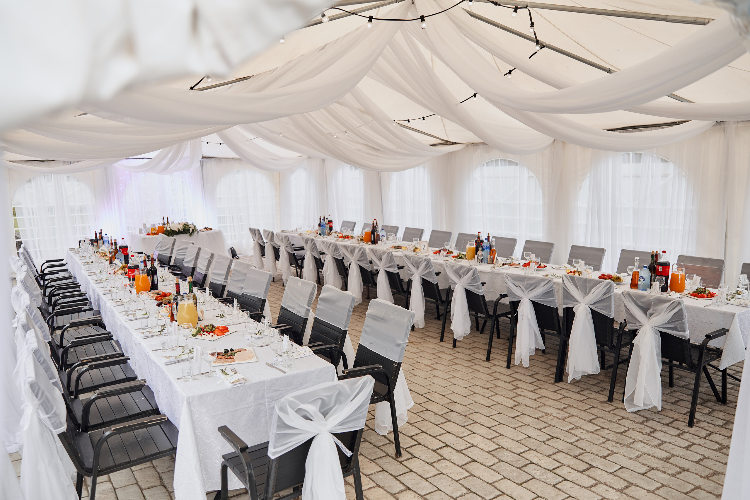 сервировка столов  в шатре на Эко-Усадьбе-Никольское 