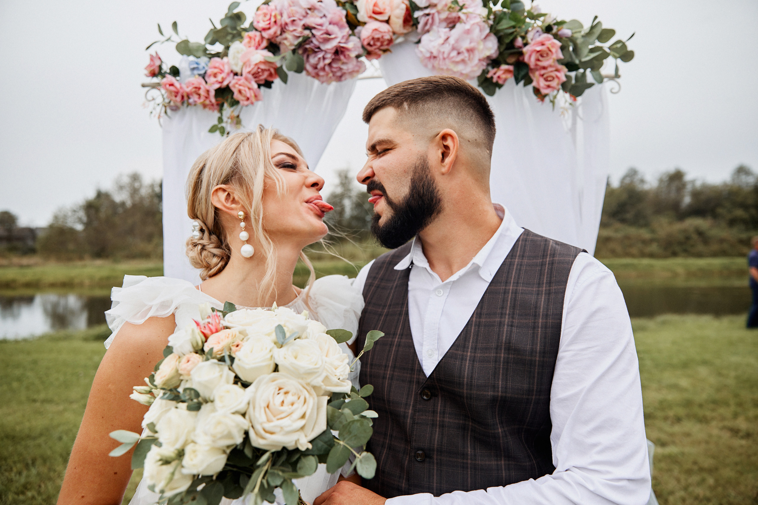 Красивая свадьба на берегу озера в Эко-Усадьбе-Никольское. Свадебный и семейный фотограф в Ярославле и Рыбинске Вячеслав Барышков