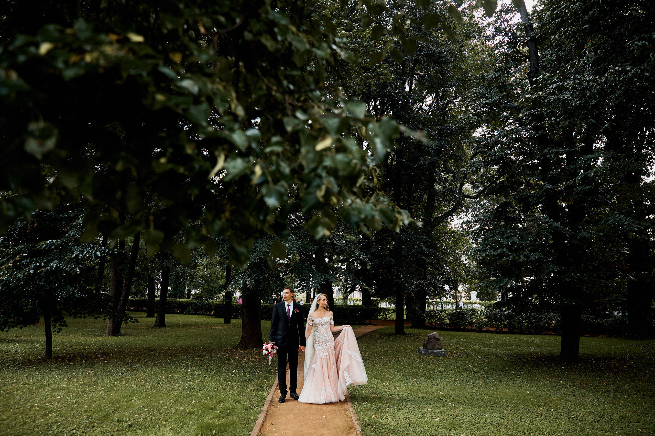 Солнечная свадьба в Губернаторском парке в Ярославле. Свадебный и семейный фотограф в Ярославле и Рыбинске Вячеслав Барышков