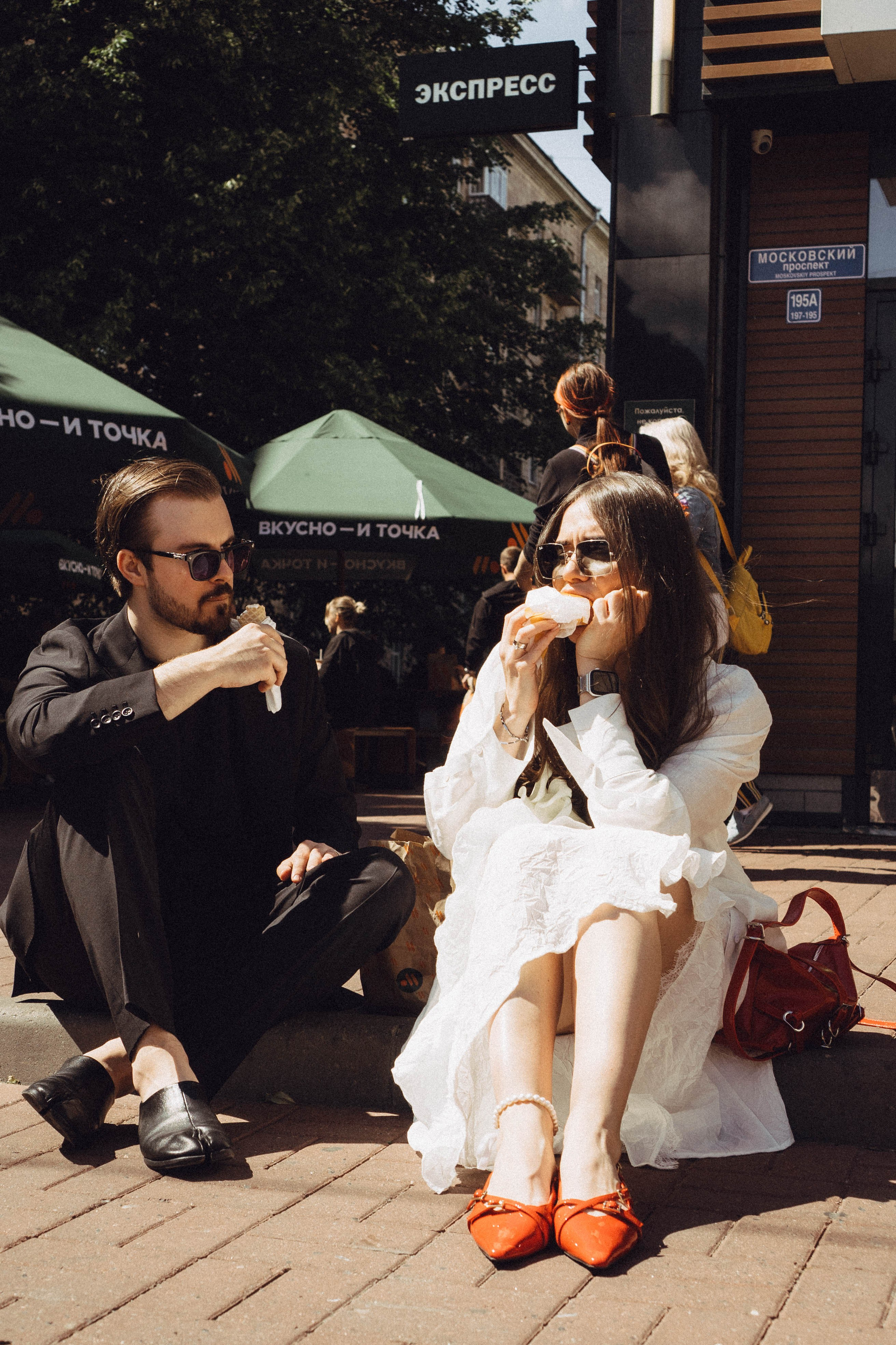 СВАДЕБНАЯ СЬЕМКА В ПАРКЕ ПОБЕДЫ И ПРОГУЛКА ПО МОСКОВСКОМУ ПРОСПЕКТУ. Профессиональный фотограф, Санкт-Петербург — Виктория Богомолова