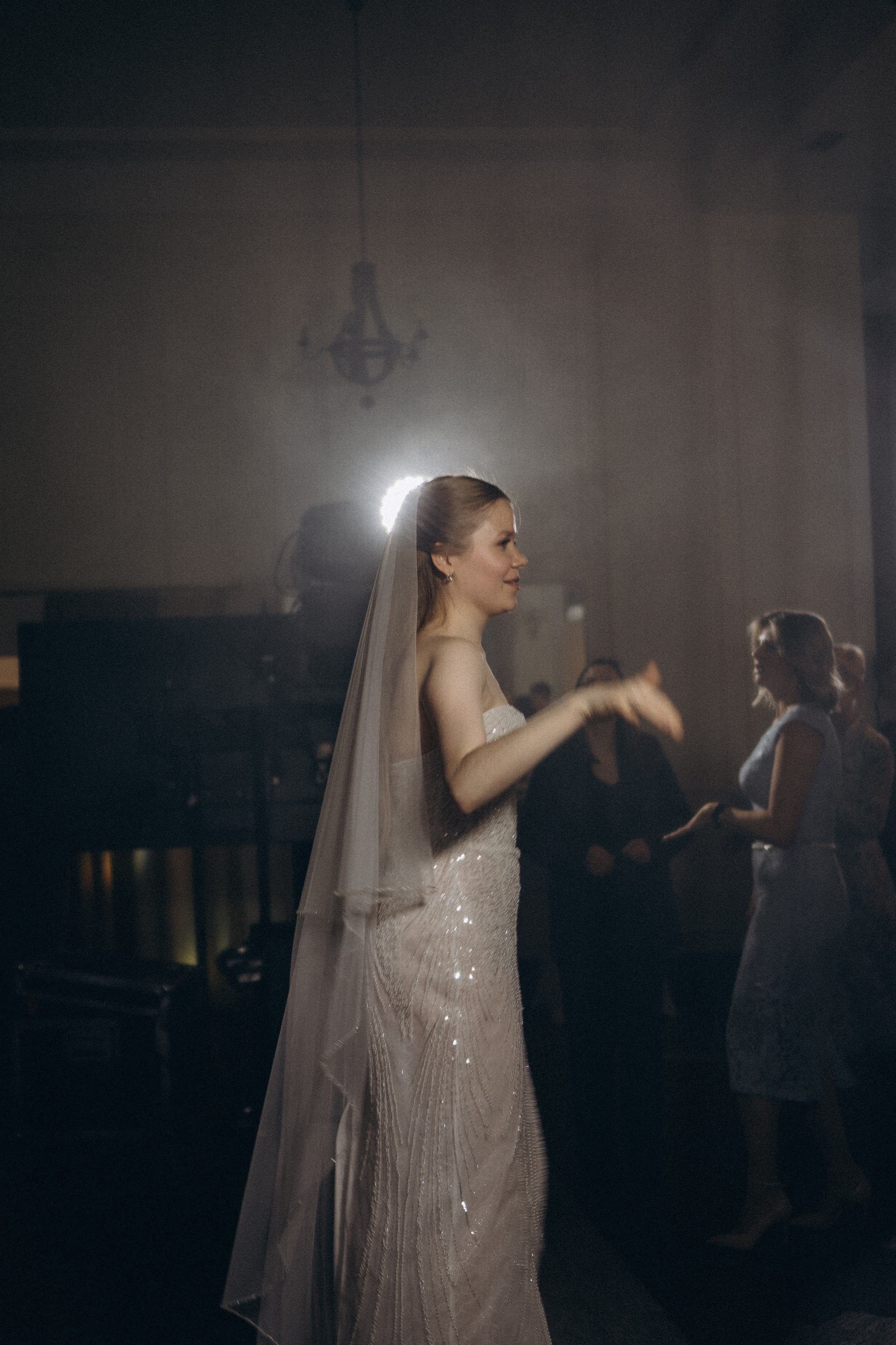 СВАДЕБНАЯ СЬЕМКА СБОРОВ В ОТЕЛЕ И ВЫЕЗД НА ЦЕРЕМОНИЮ (СНЯТО В СИБИРЕ В НИЖНЕВАРТОВСКЕ). Профессиональный фотограф, Санкт-Петербург — Виктория Богомолова