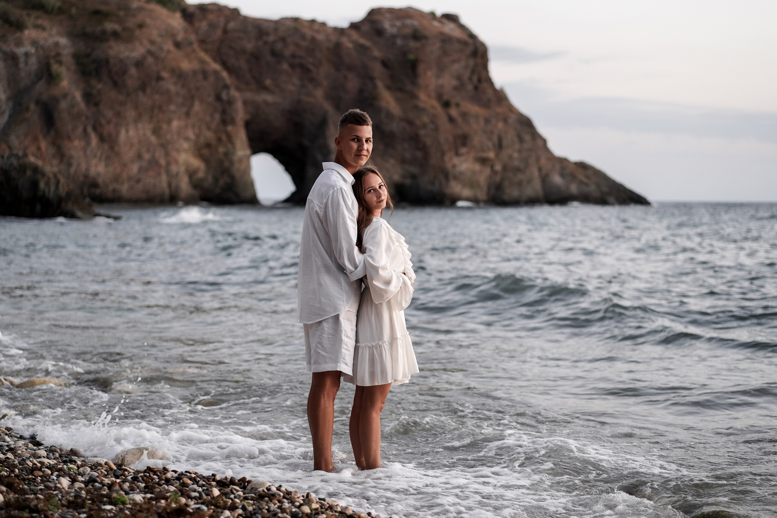 Матвей и Софья на фотосессии дикого пляжа Грот Дианы в Крыму. Свадебный фотограф в Ростове-на-Дону. Таинство Крещения и Венчания, семейные фотосессии. Алёна Чёботова