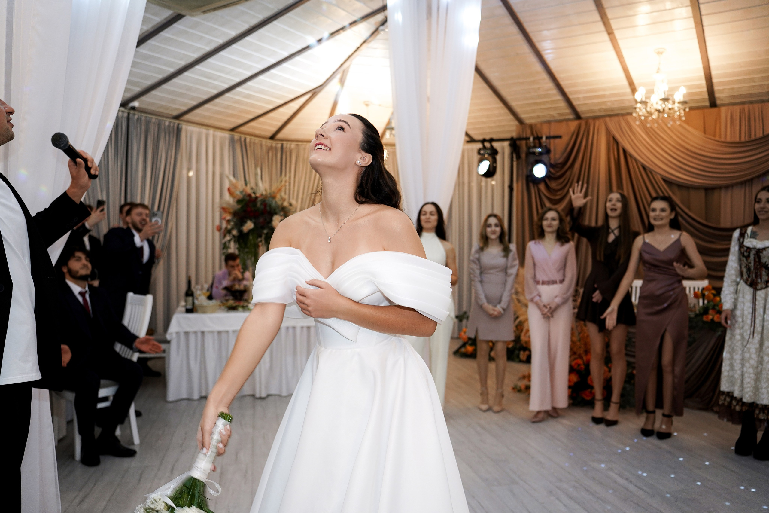 Свадебный банкет в беседке. Свадебный фотограф в Ростове-на-Дону. Таинство Крещения и Венчания, семейные фотосессии. Алёна Чёботова