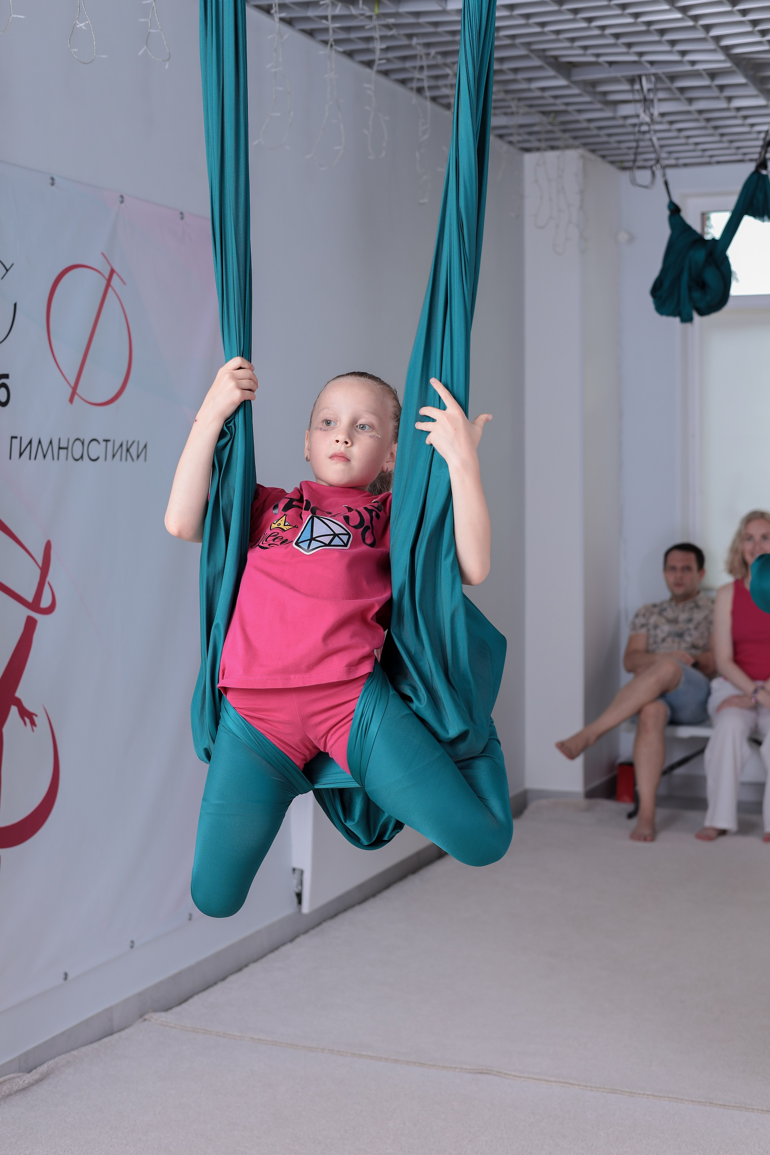 Детская аэройога. Фотограф Надршина Лилия