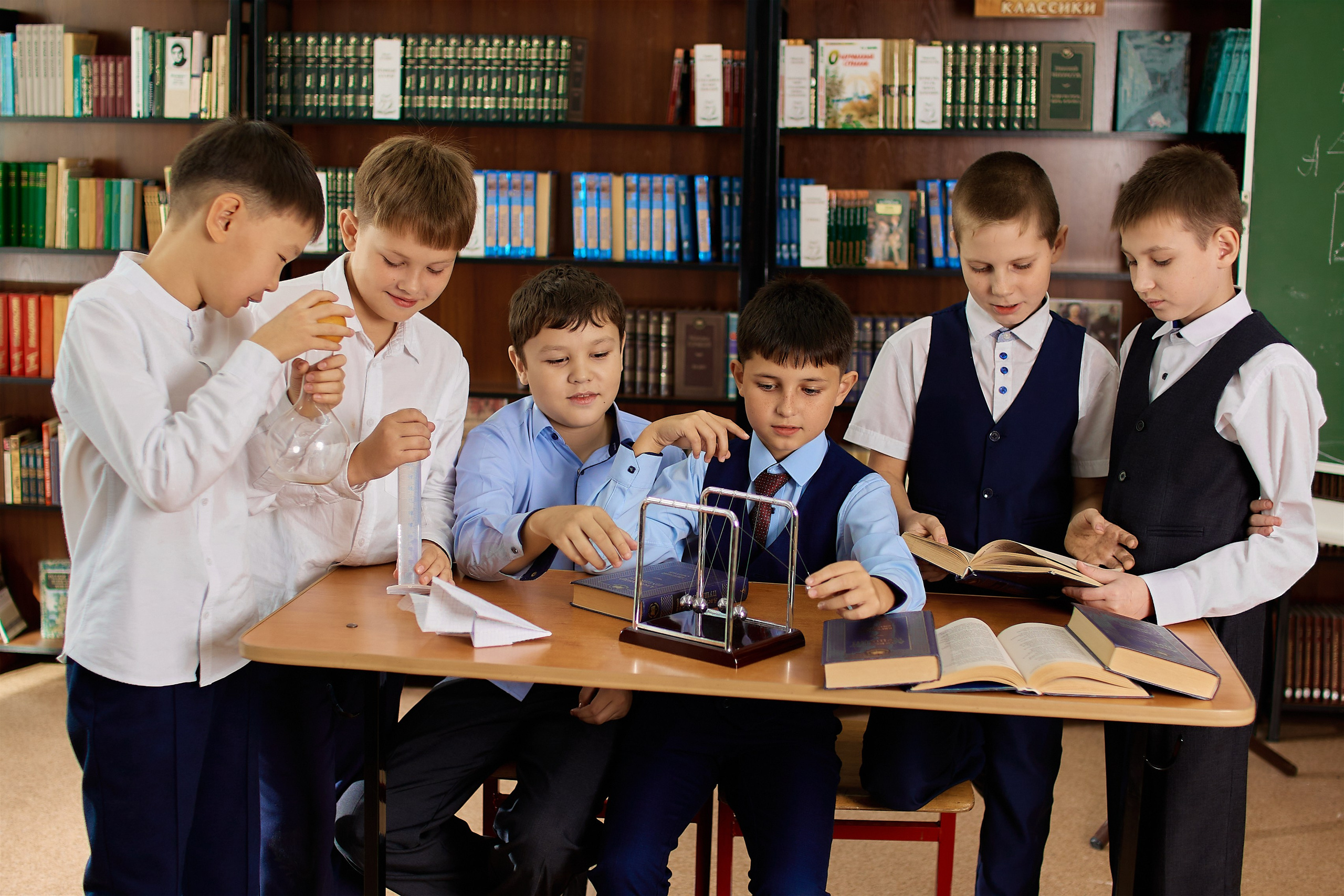 Выпускные альбомы Axioma для начальных классов. AXIOMA │ Выпускные альбомы в Иркуске. Альбом в подарок! Закажи сейчас!