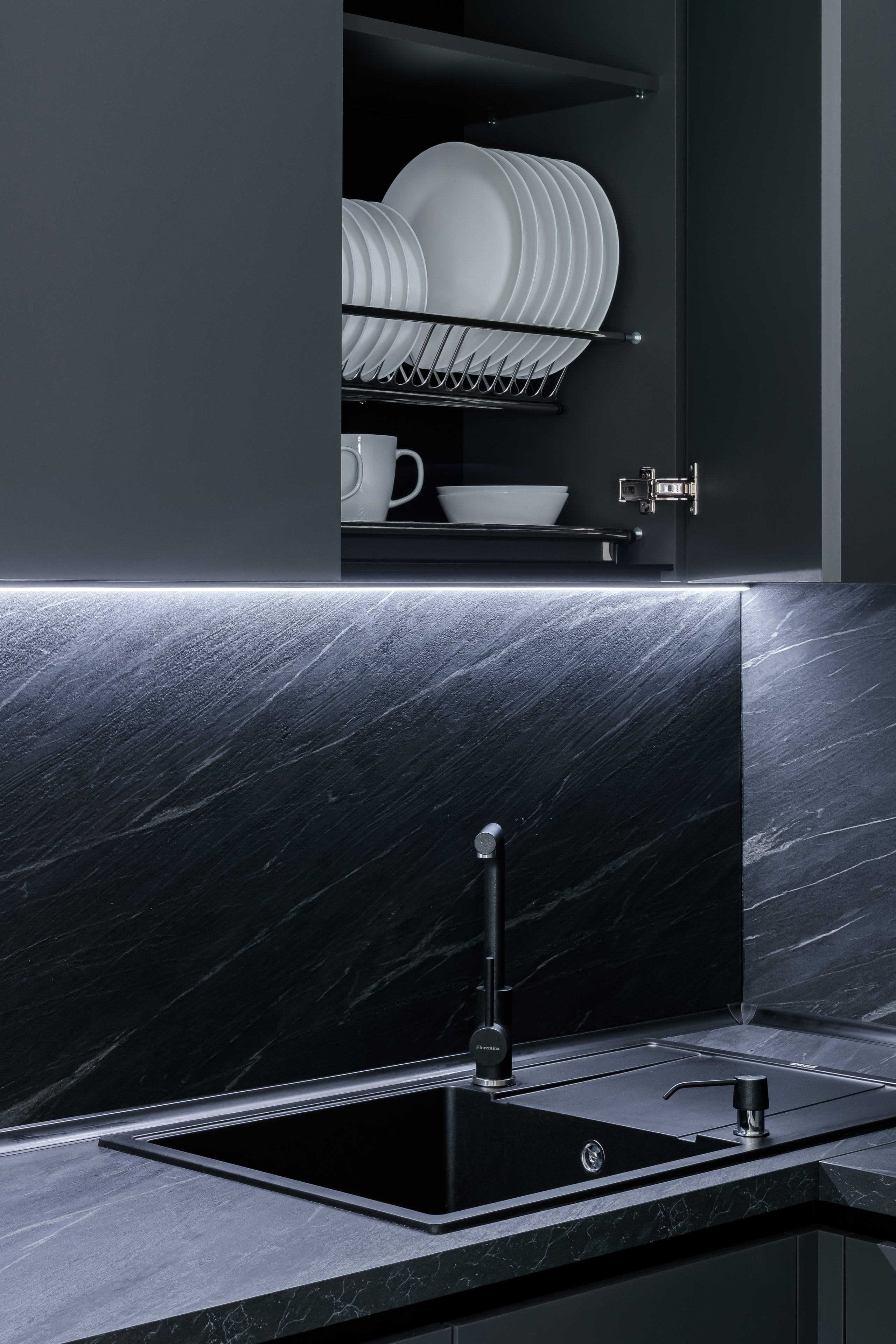 Эко Мебель. Темная кухня в ст. Елизаветинской. Интерьерный фотограф в Краснодарском крае Светлана Шурлова