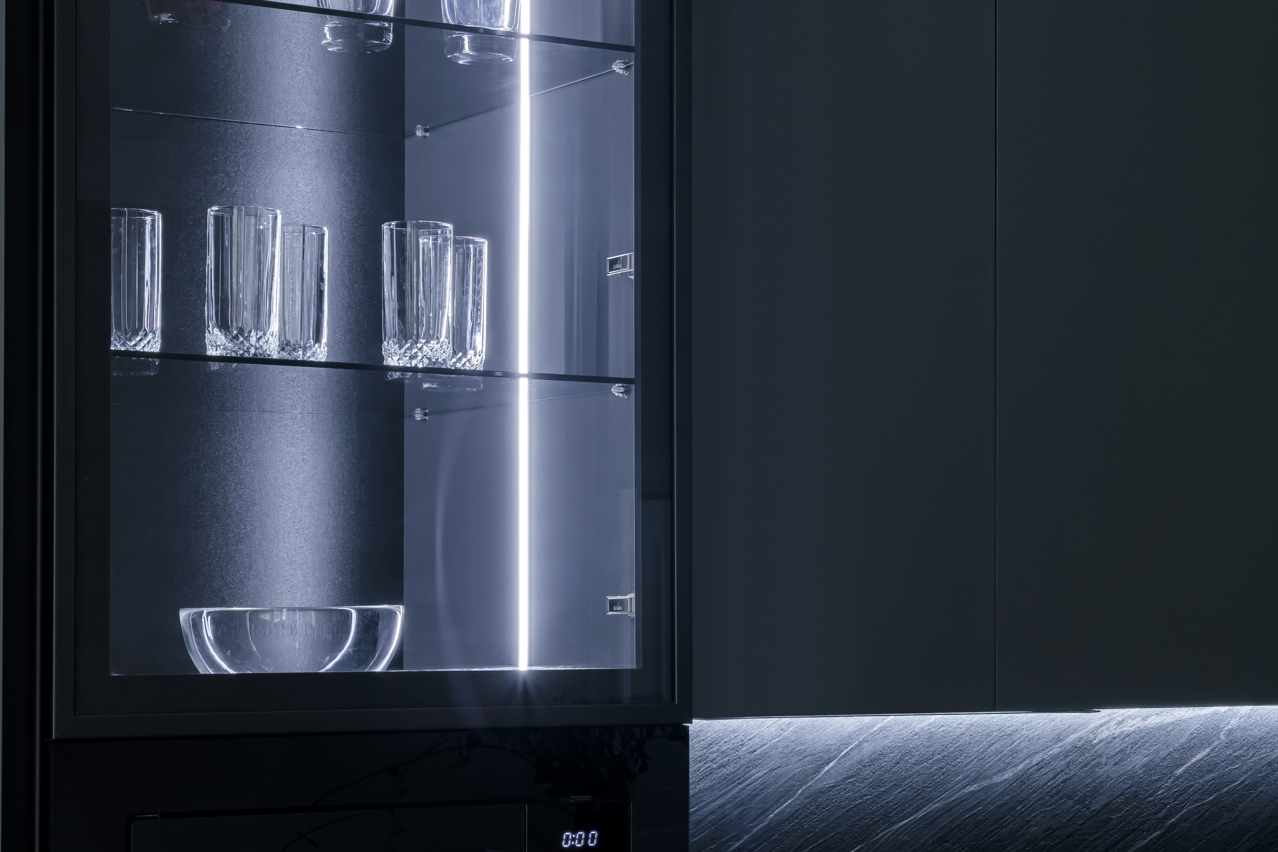 Эко Мебель. Темная кухня в ст. Елизаветинской. Интерьерный фотограф в Краснодарском крае Светлана Шурлова