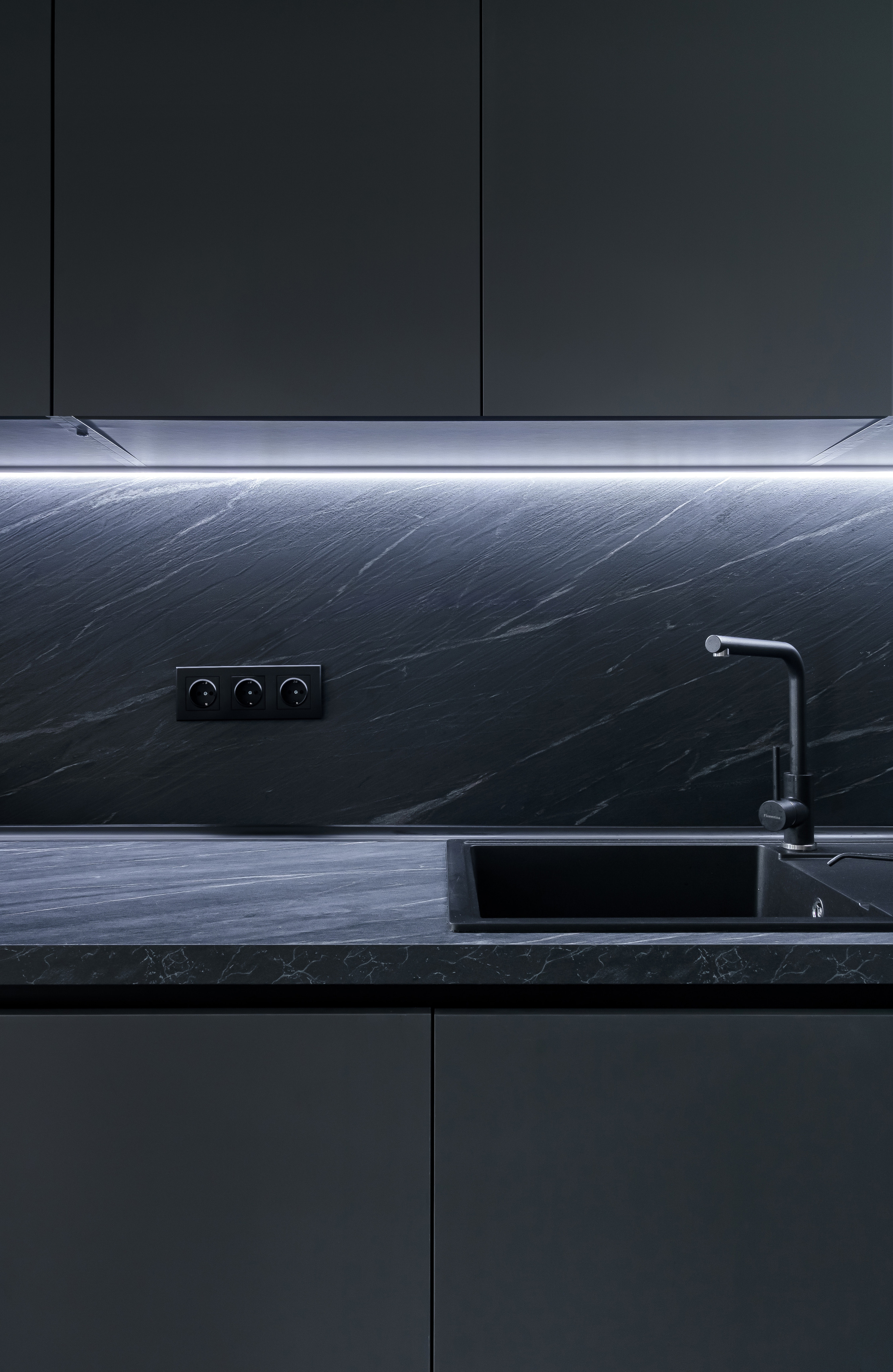 Эко Мебель. Темная кухня в ст. Елизаветинской. Интерьерный фотограф в Краснодарском крае Светлана Шурлова