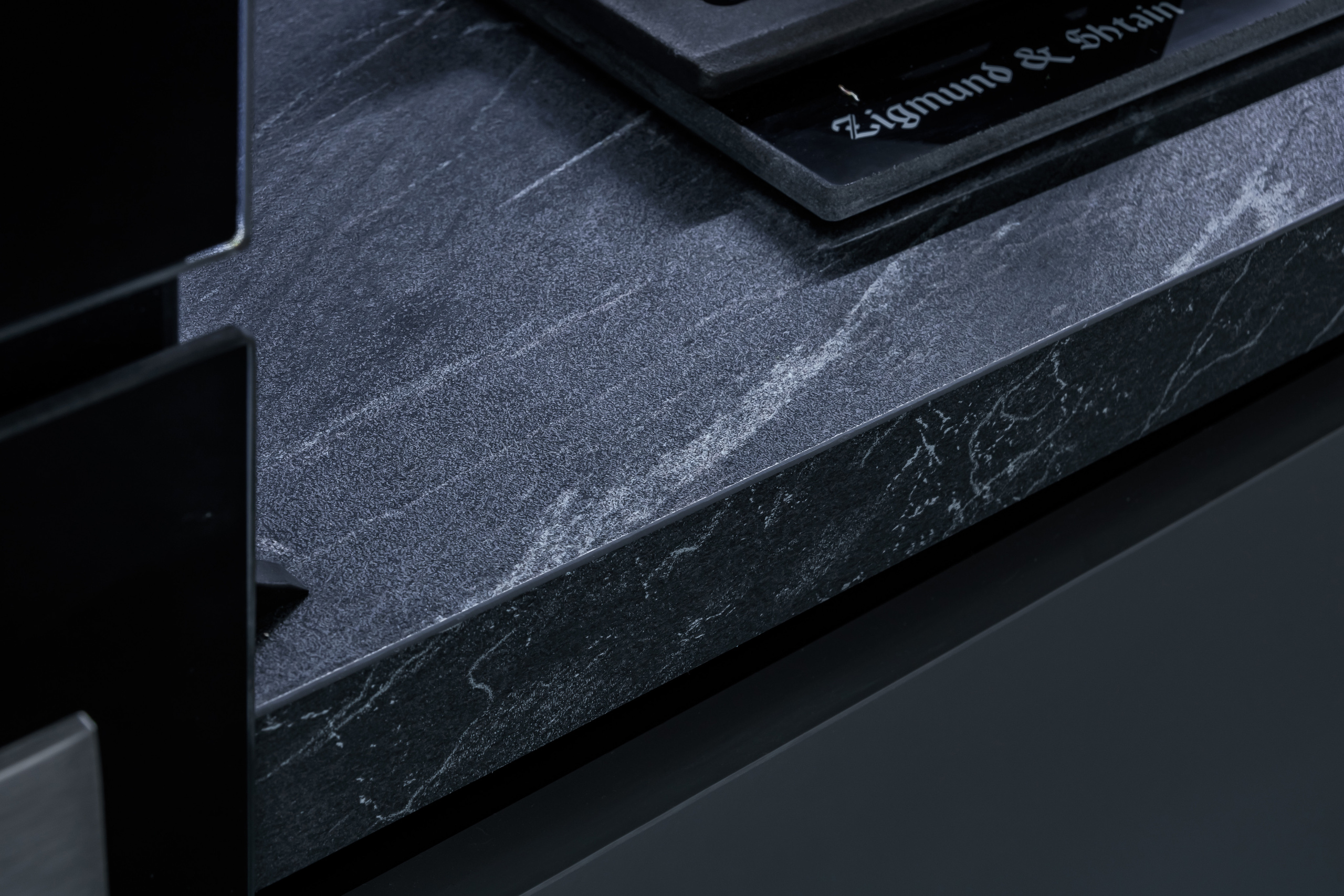 Эко Мебель. Темная кухня в ст. Елизаветинской. Интерьерный фотограф в Краснодарском крае Светлана Шурлова