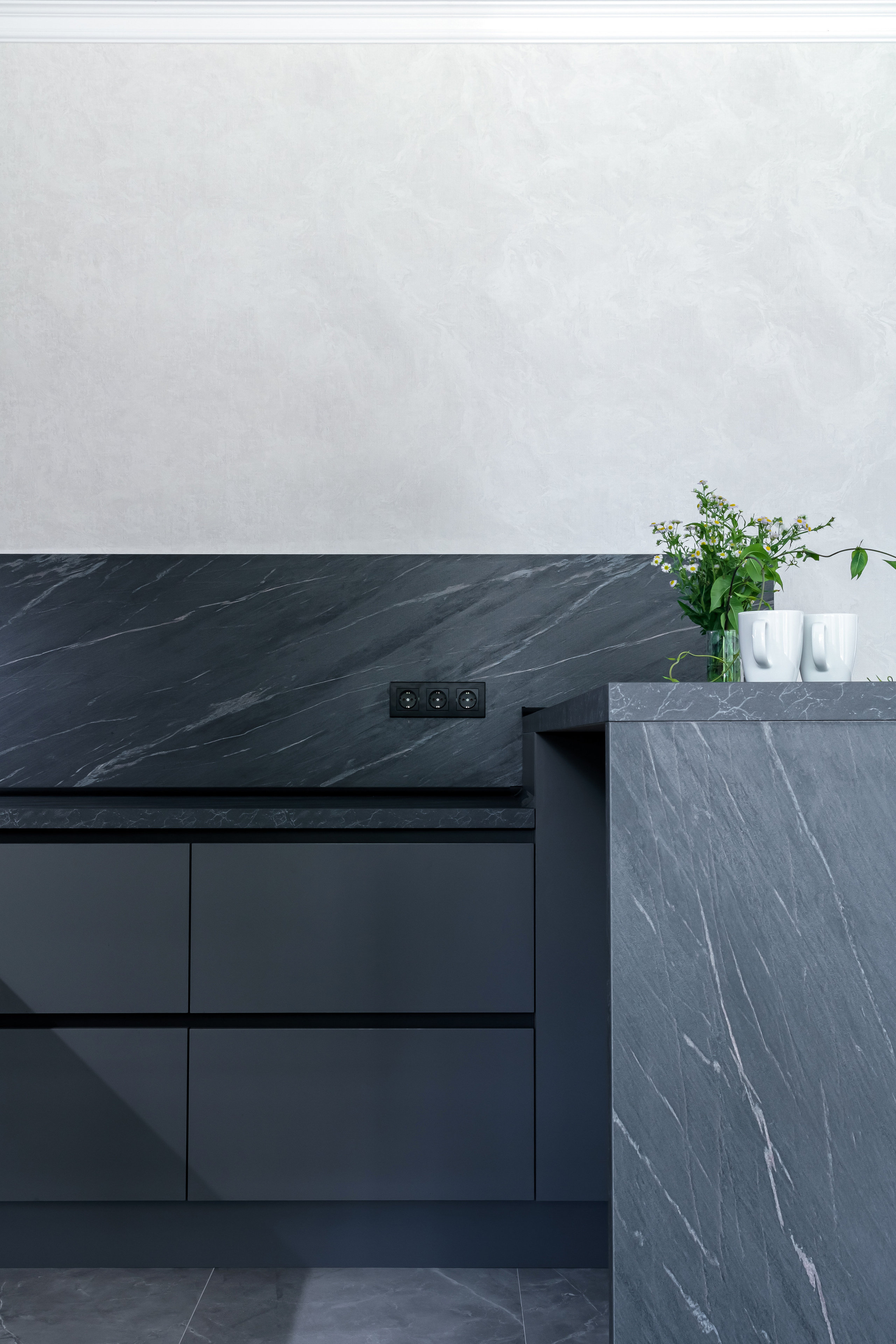 Эко Мебель. Темная кухня в ст. Елизаветинской. Интерьерный фотограф в Краснодарском крае Светлана Шурлова