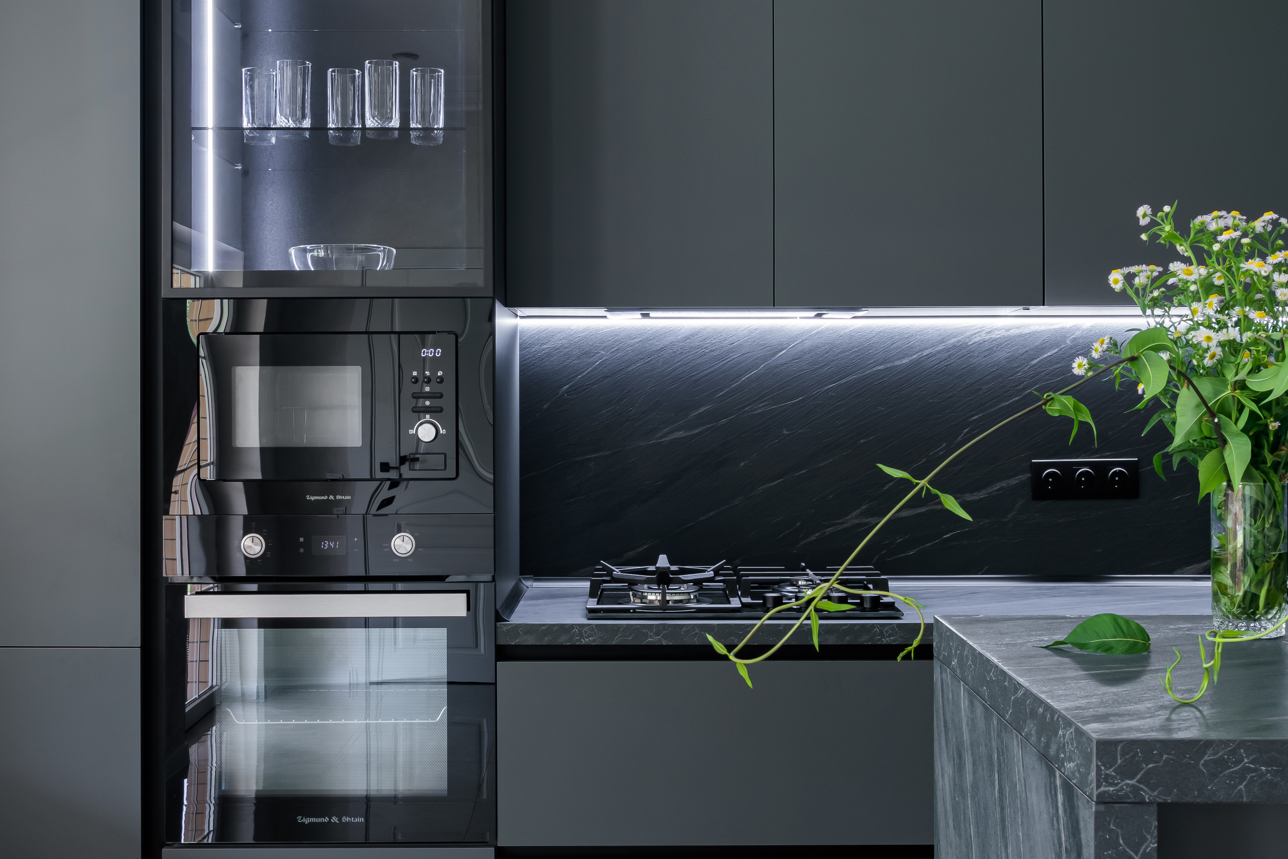 Эко Мебель. Темная кухня в ст. Елизаветинской. Интерьерный фотограф в Краснодарском крае Светлана Шурлова