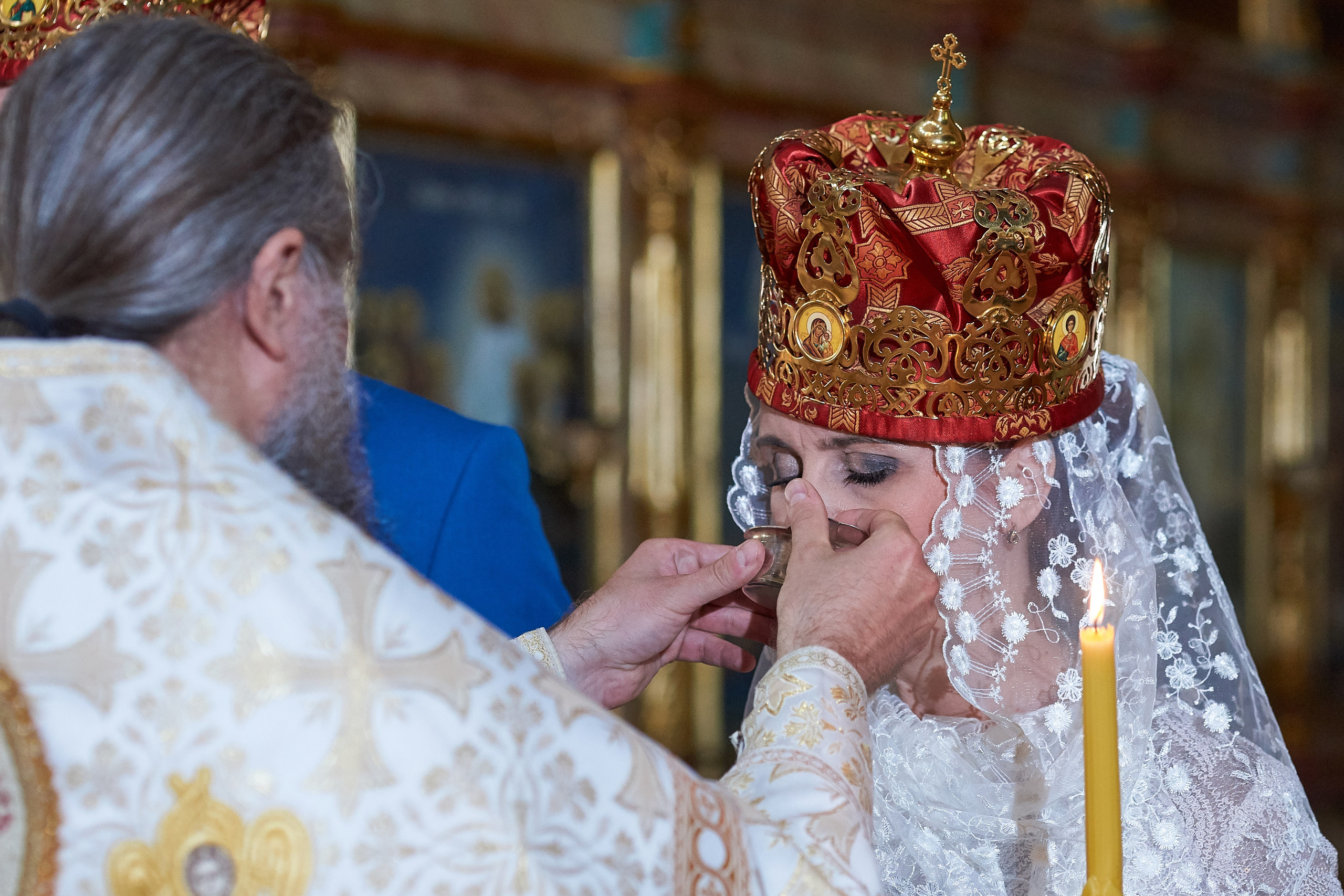 Венчание в церкви. Фотограф Владимир Артамонов