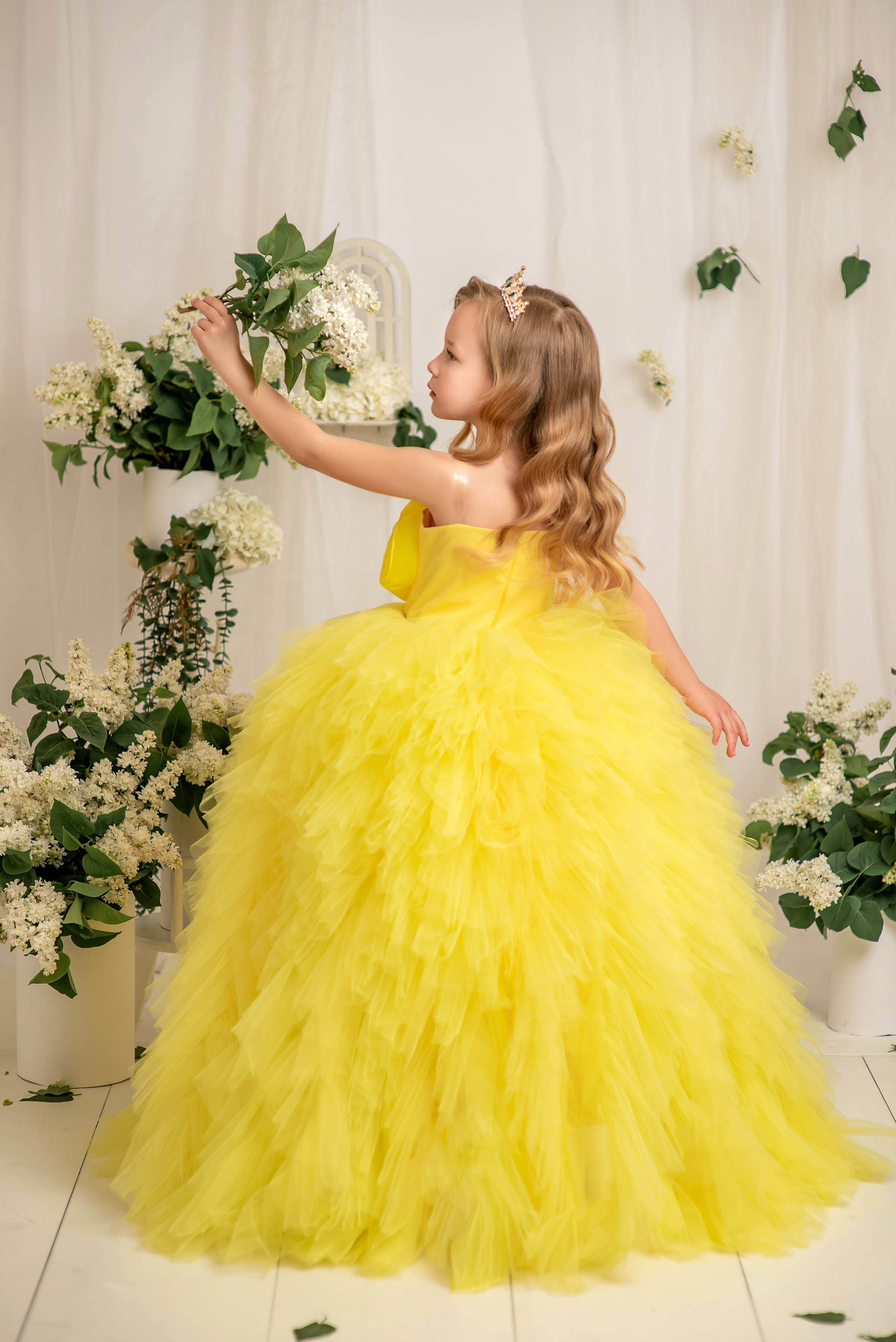 Полиночка в желтом и сиреневом платьях. Семейный и детский фотограф Наталья Горда