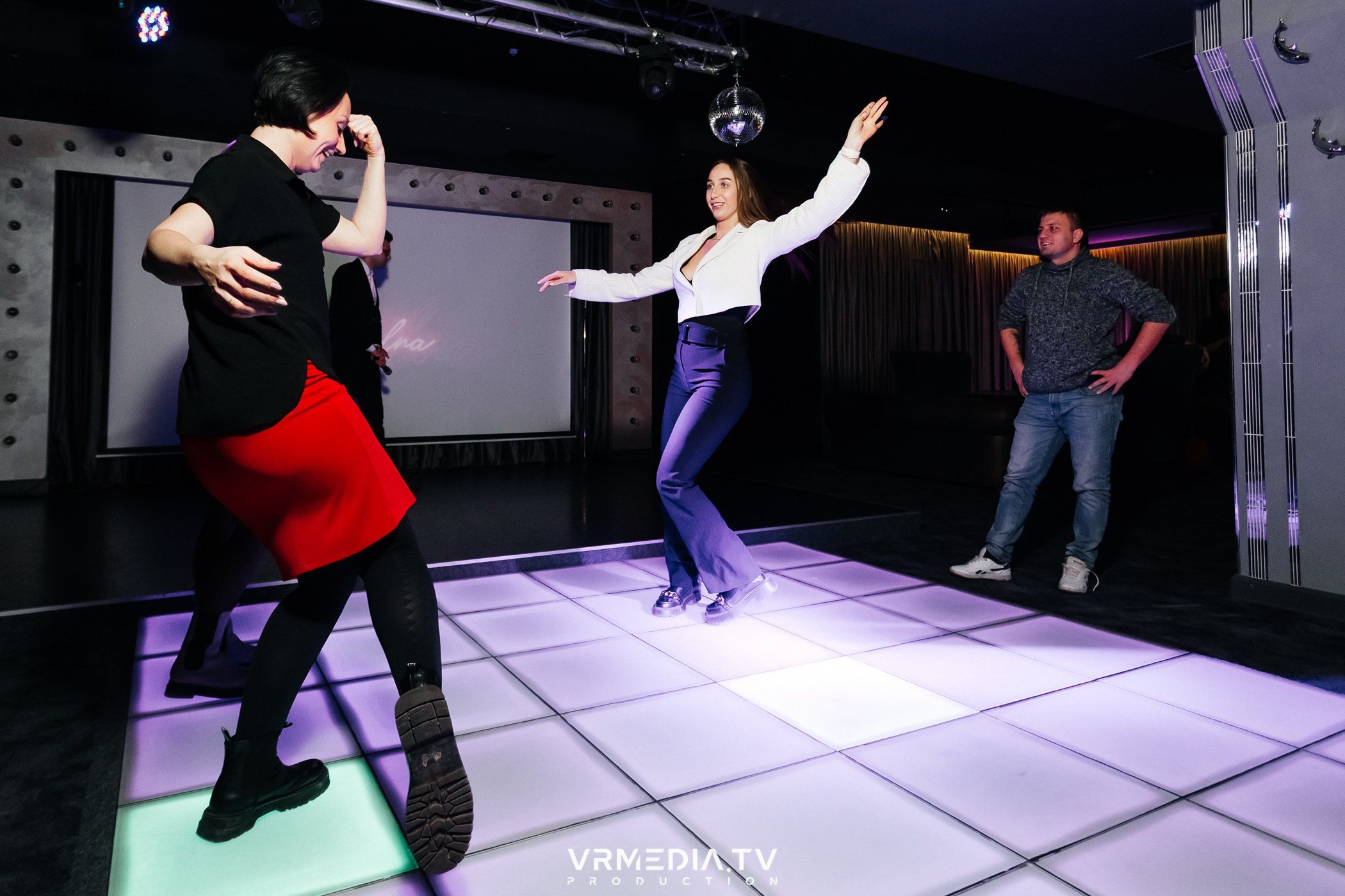 POP-STAR PARTY в караоке-баре «Volna»