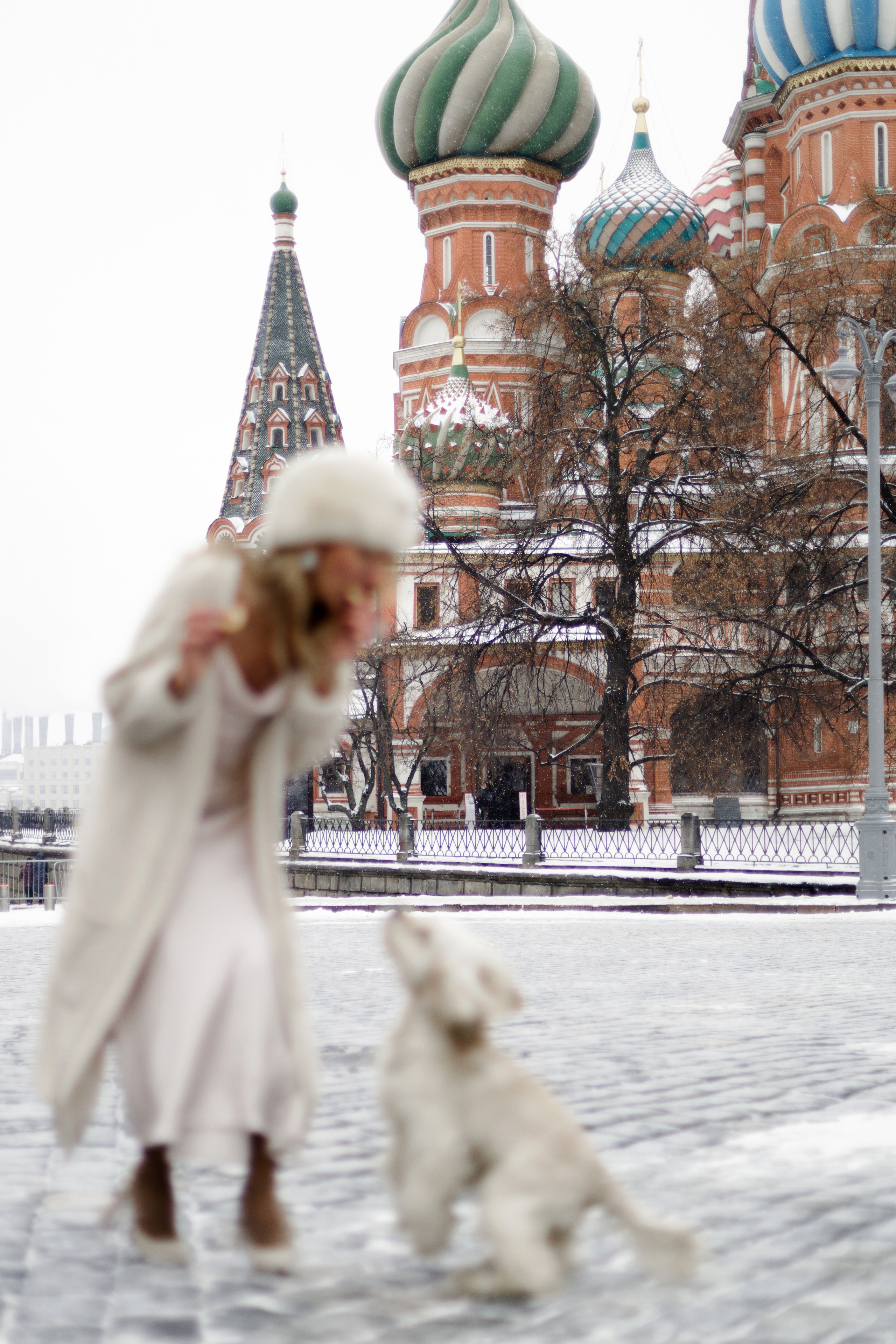 Лена и Грета на Красной площади. Свадебный и портретный фотограф в Москве Кристина Золотова