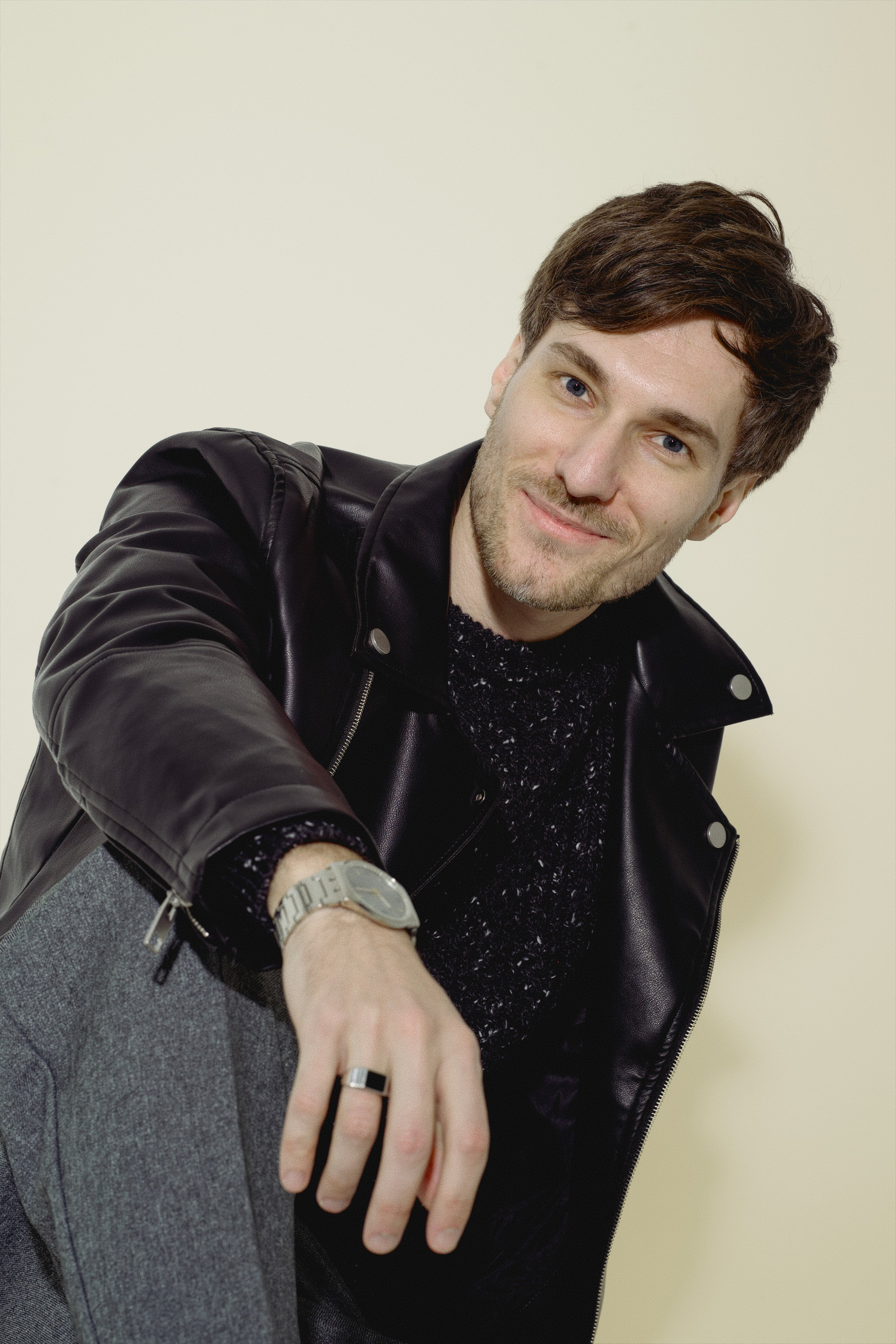 Мужской фотограф Курманаева Ирина Мужская фотосессия. Мужская съемка. прогулка по городу. Прогулка по Питеру. Мужские позы для фотосессий Мужской фотограф Фотосессия для парней