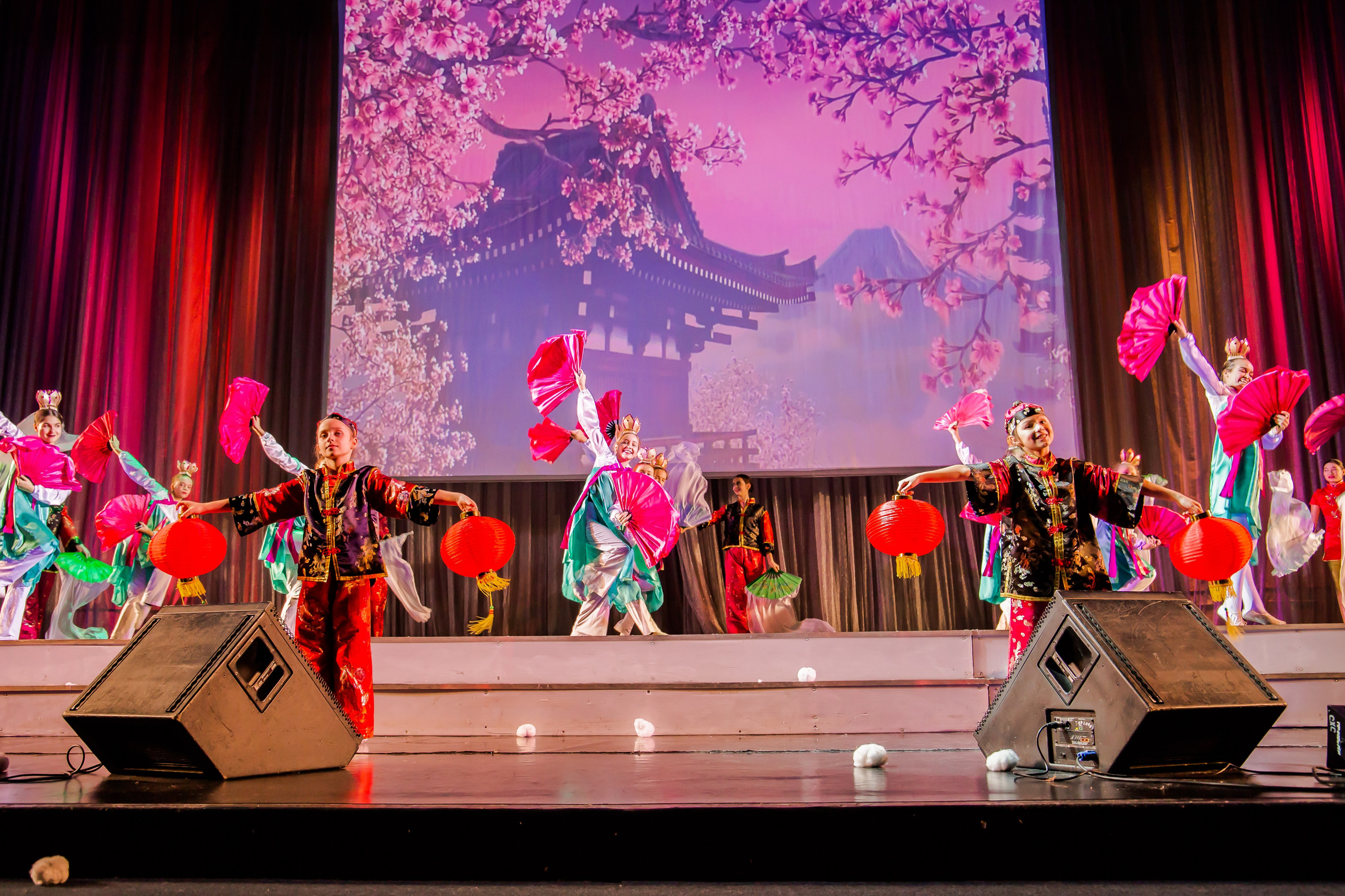 Репортаж — детская елка в БКЗ. Свадебный и семейный фотограф в Санкт-Петербурге Макеева Наталья