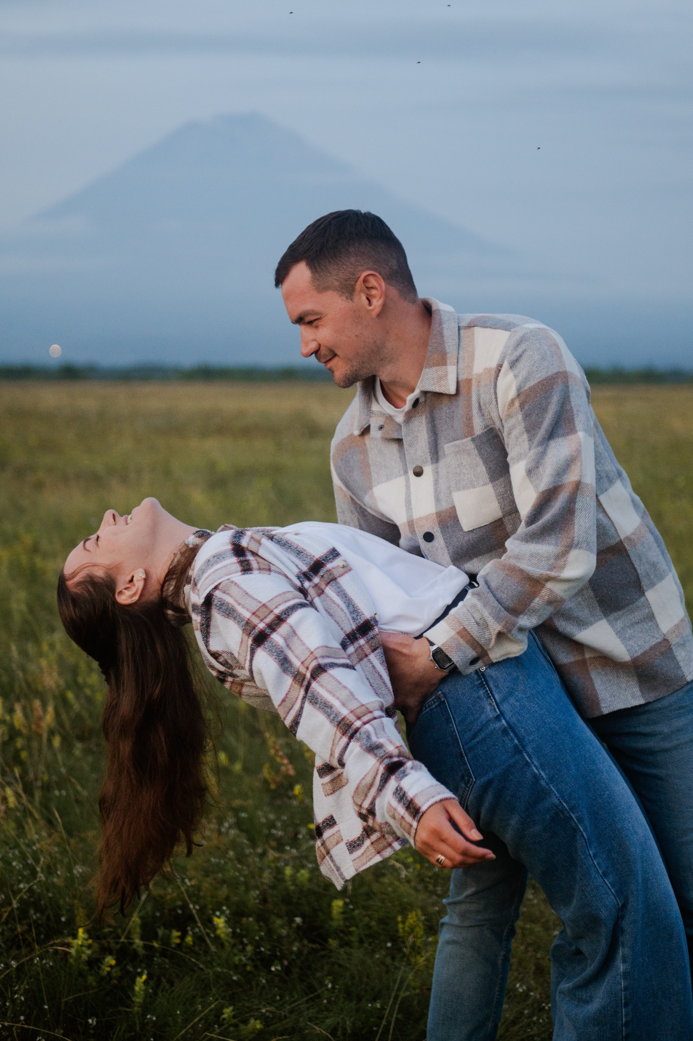 На закате с вулканами. Свадебный и семейный фотограф Камчатка. Фотограф Камчатка