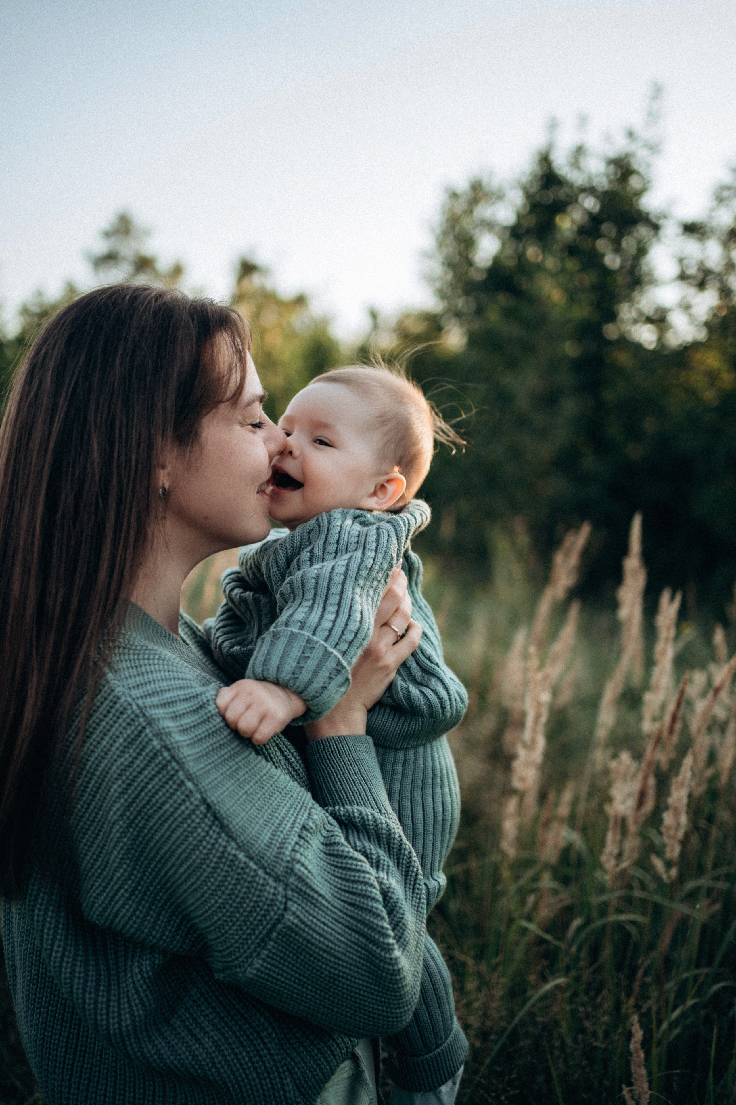 Прогулка в поле. Фотограф новорожденных и малышей до года в Москве Анастасия Соколова