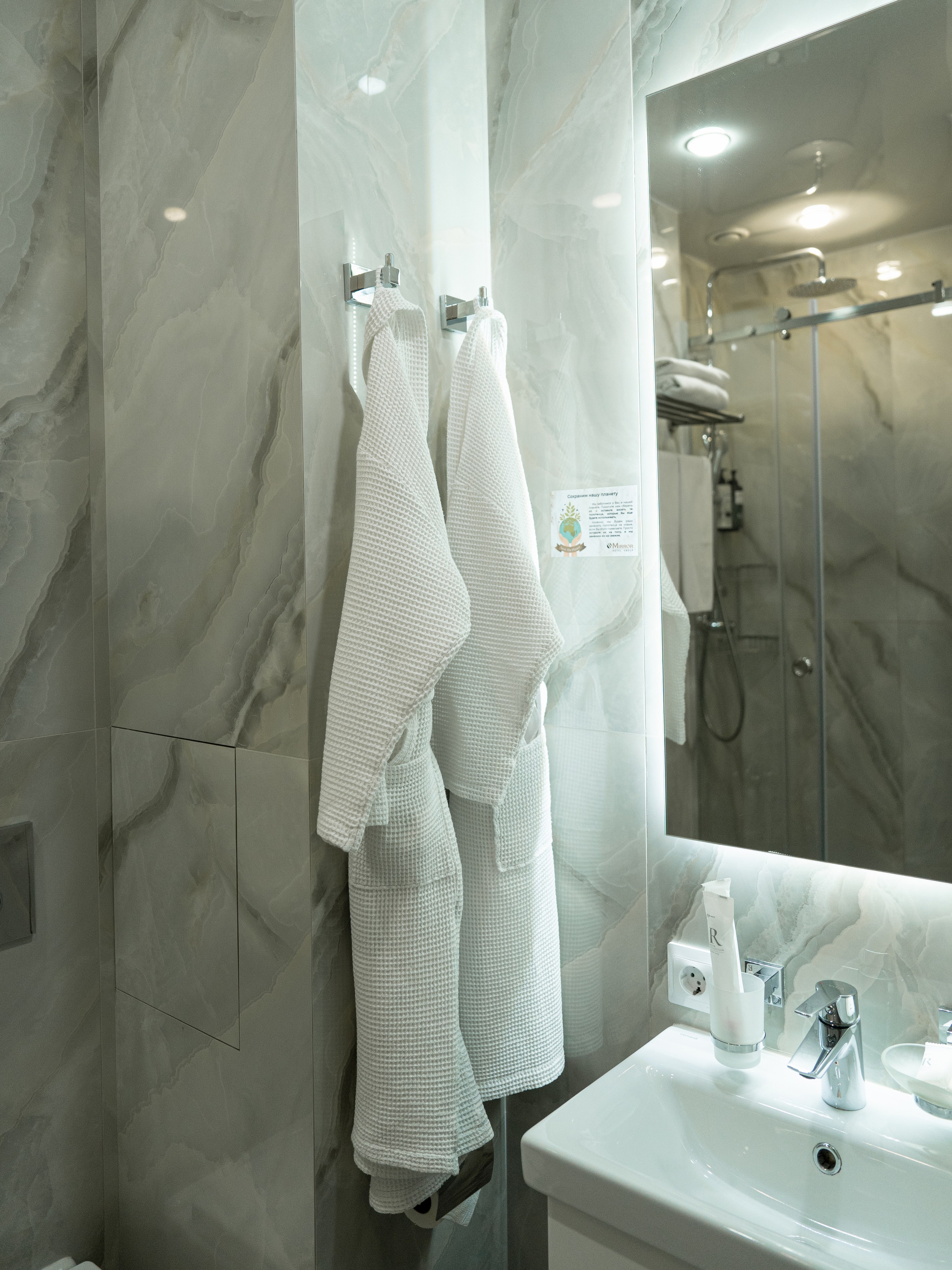 Mirror 4*. Фотограф и видеограф Елена Хмелевская