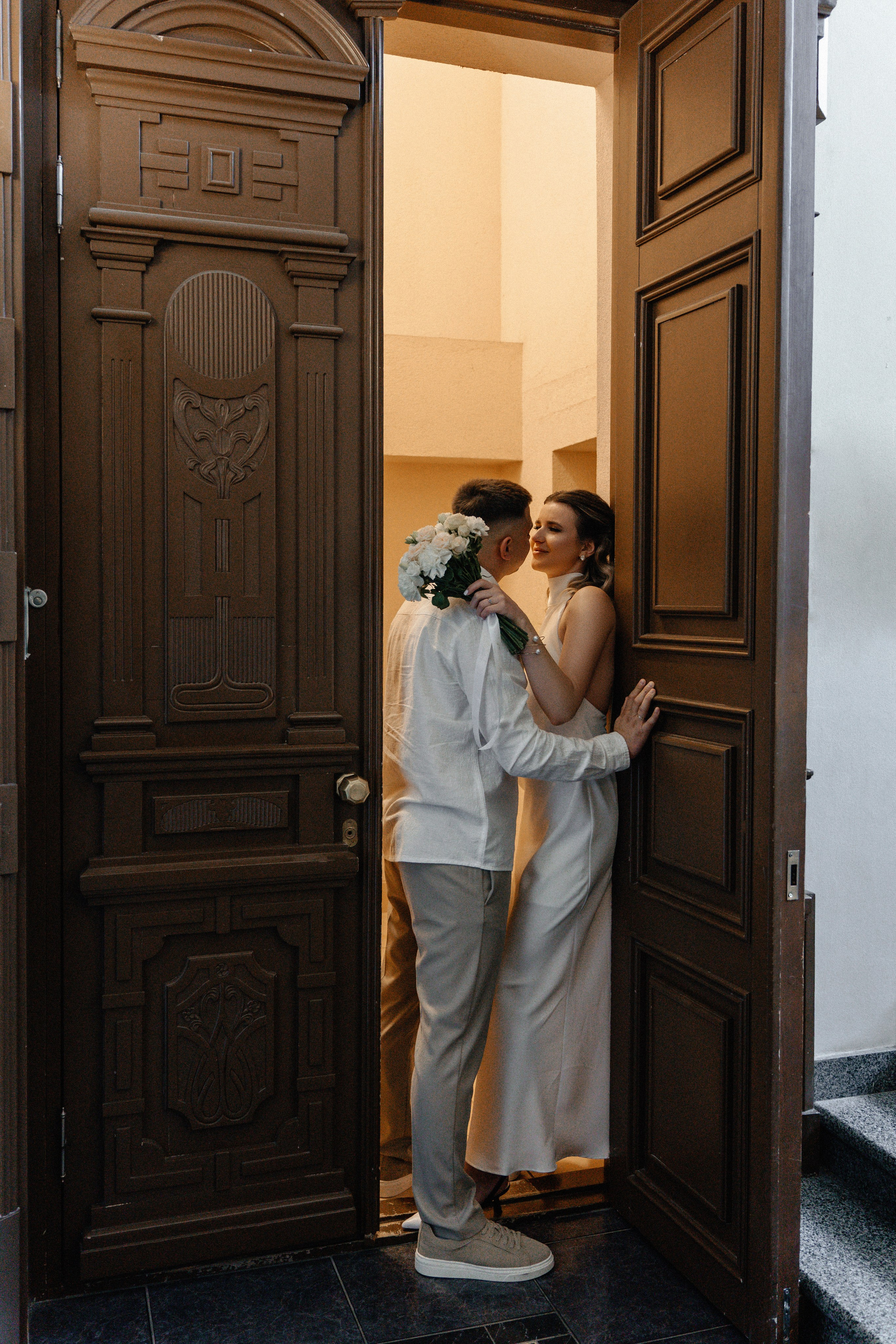 Любовь в одном знаменитом подъезде Минска. Ваш семейный фотограф в Минске — Вика Трегубова