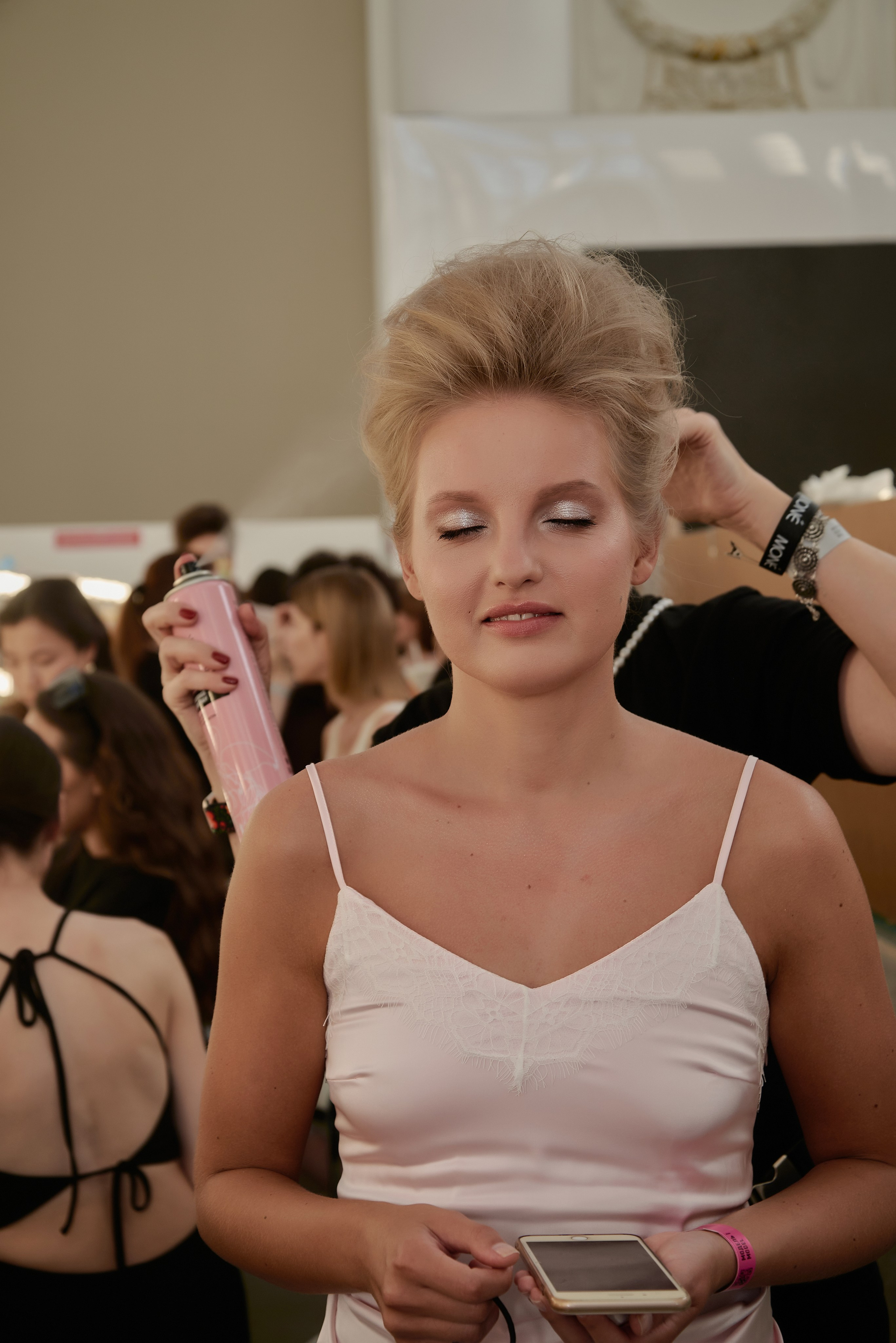 Backstage с показа ALENA COJOCARU RFW 2025. Наталия Дианова — фотограф для брендов и экспертов в Москве