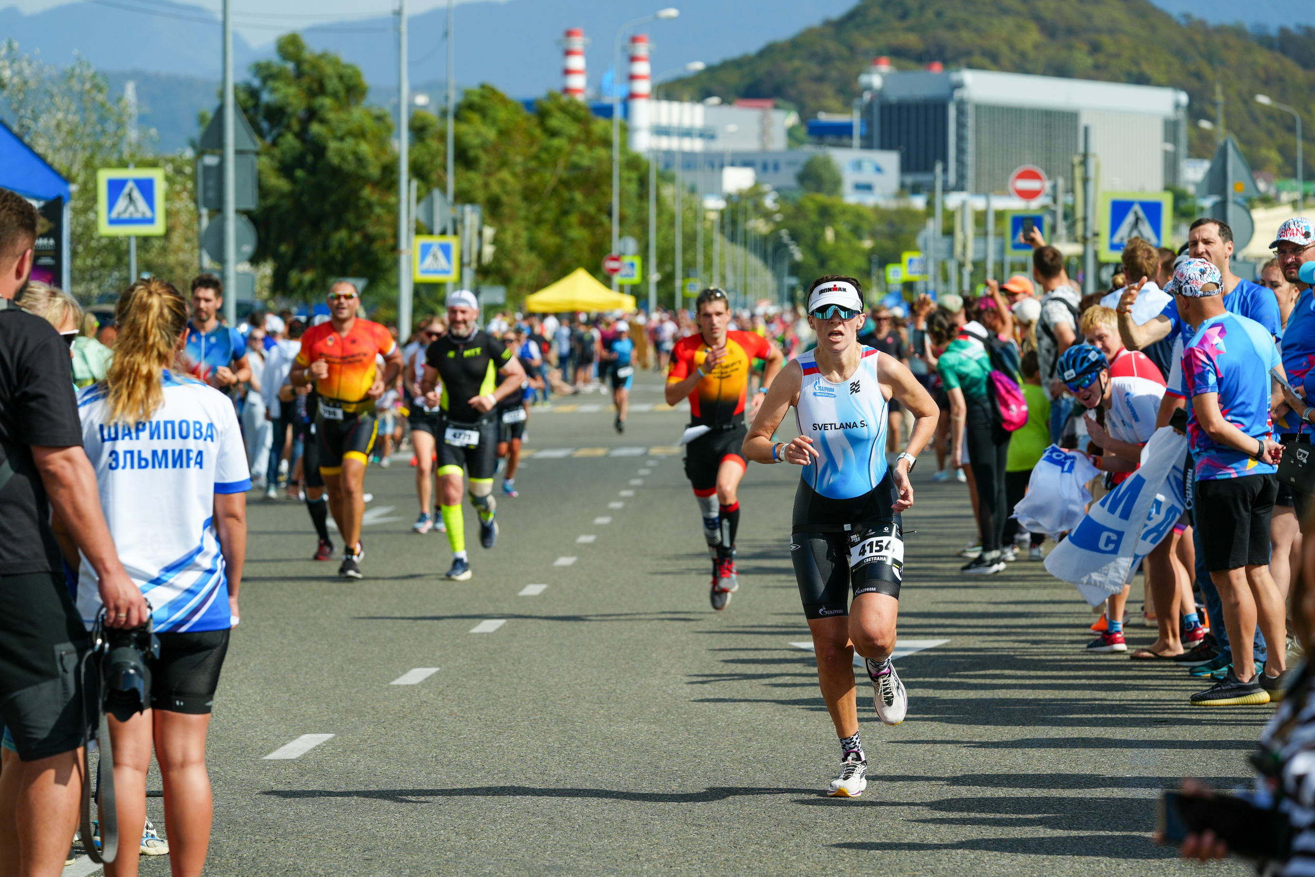 Фотоотчет партнерской интеграции для компании TELE2 на фестивале Ironstar. Репортажный фотограф в Красной Поляне и Сочи Павлюченко Екатерина