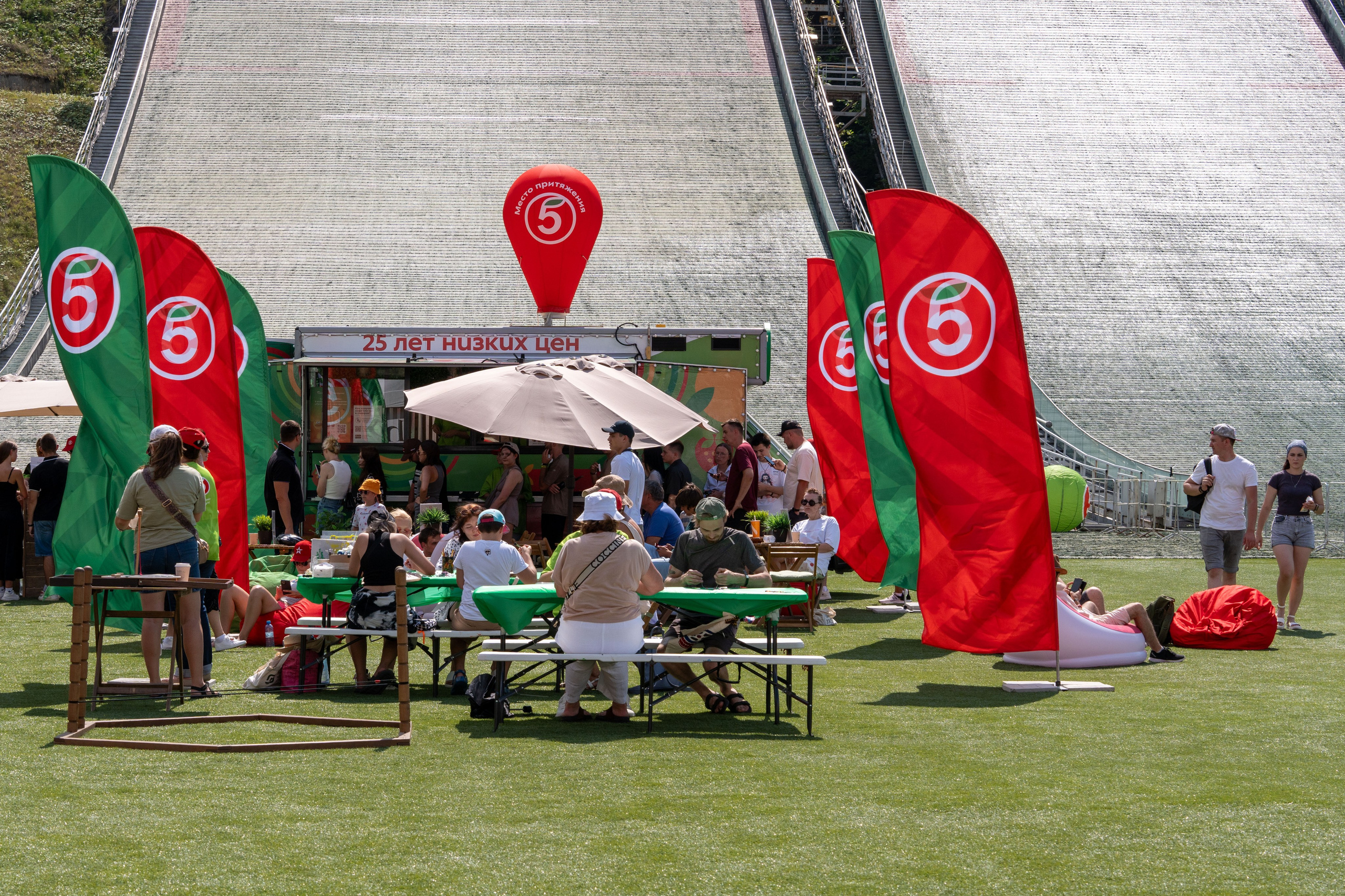 Фотоотчет партнеской интеграции для сети «Пятерочка» на фестивале «Grounded». Репортажный фотограф в Красной Поляне и Сочи Павлюченко Екатерина