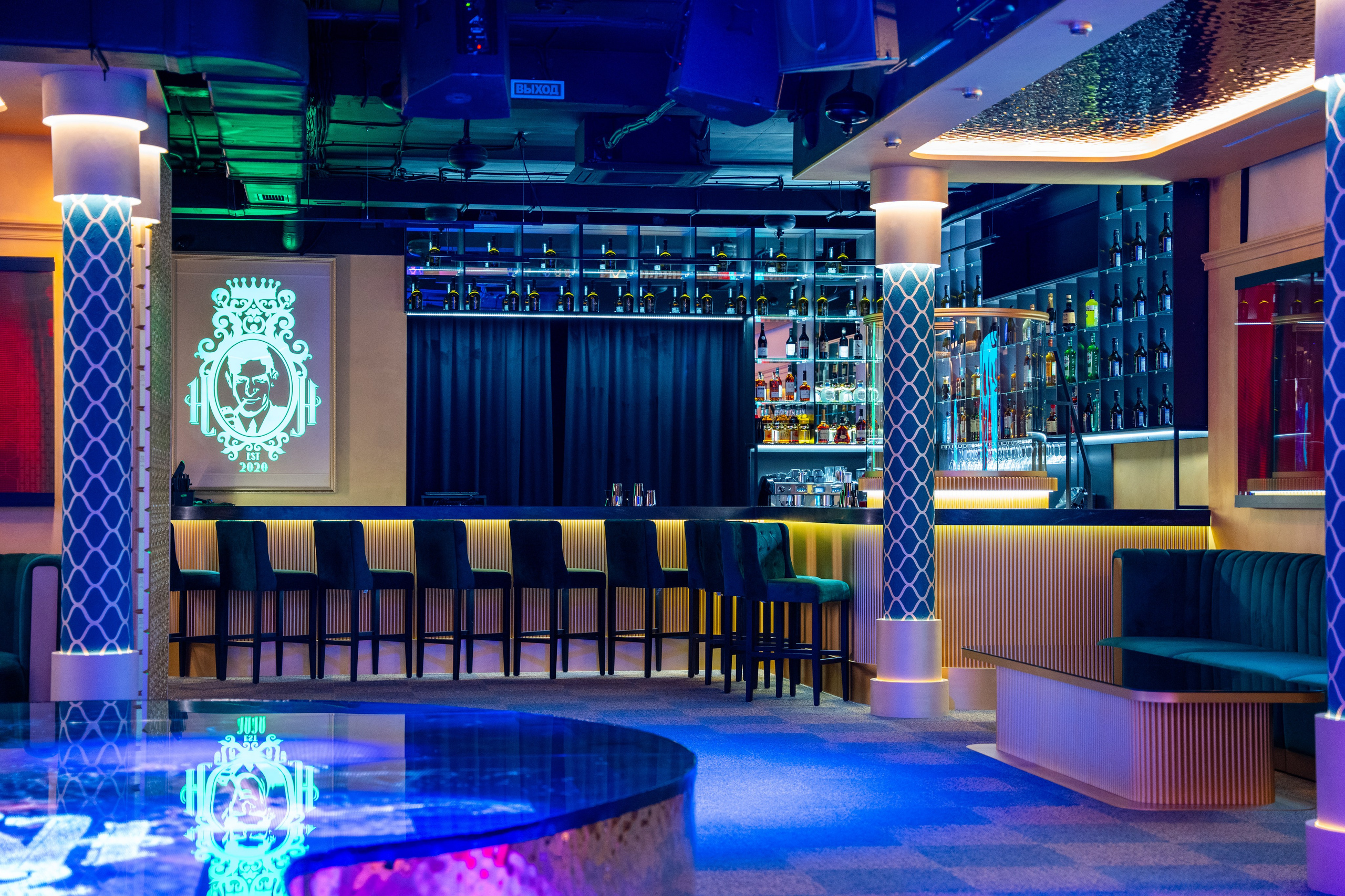 Фотосъемка интерьера стриптиз-клуба Hefner — элитный клуб Краснодара. Интерьерная фотосъемка клуба Hefner в Краснодаре — профессионально. Шедевры для Вас! Фотограф и Видеограф в Краснодаре Пахиев Руслан