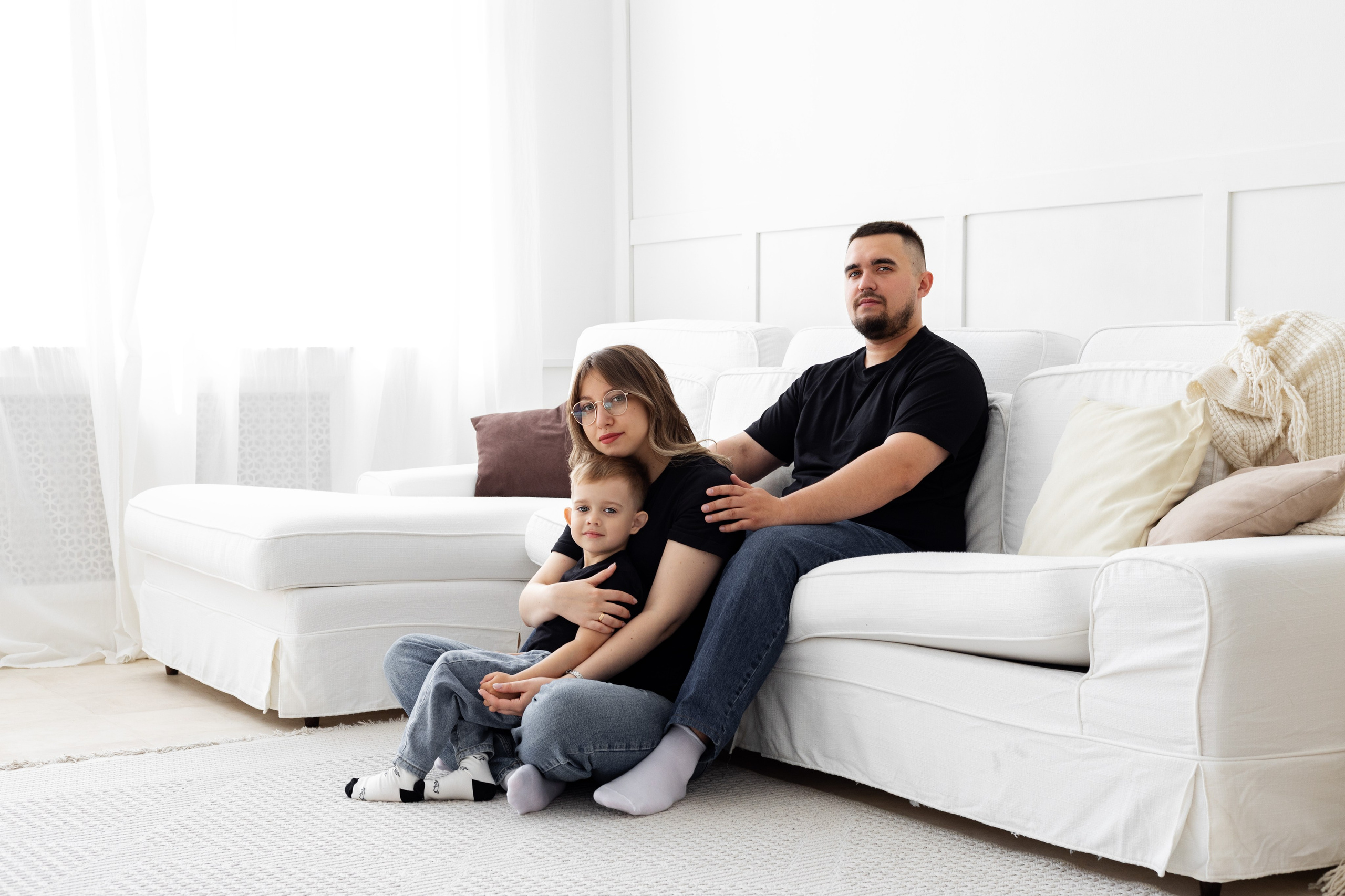 Семейная фотосессия в студии (Михаил, Крестина и Макар). Женский фотограф в Орске Новотроицке Динара Долганова