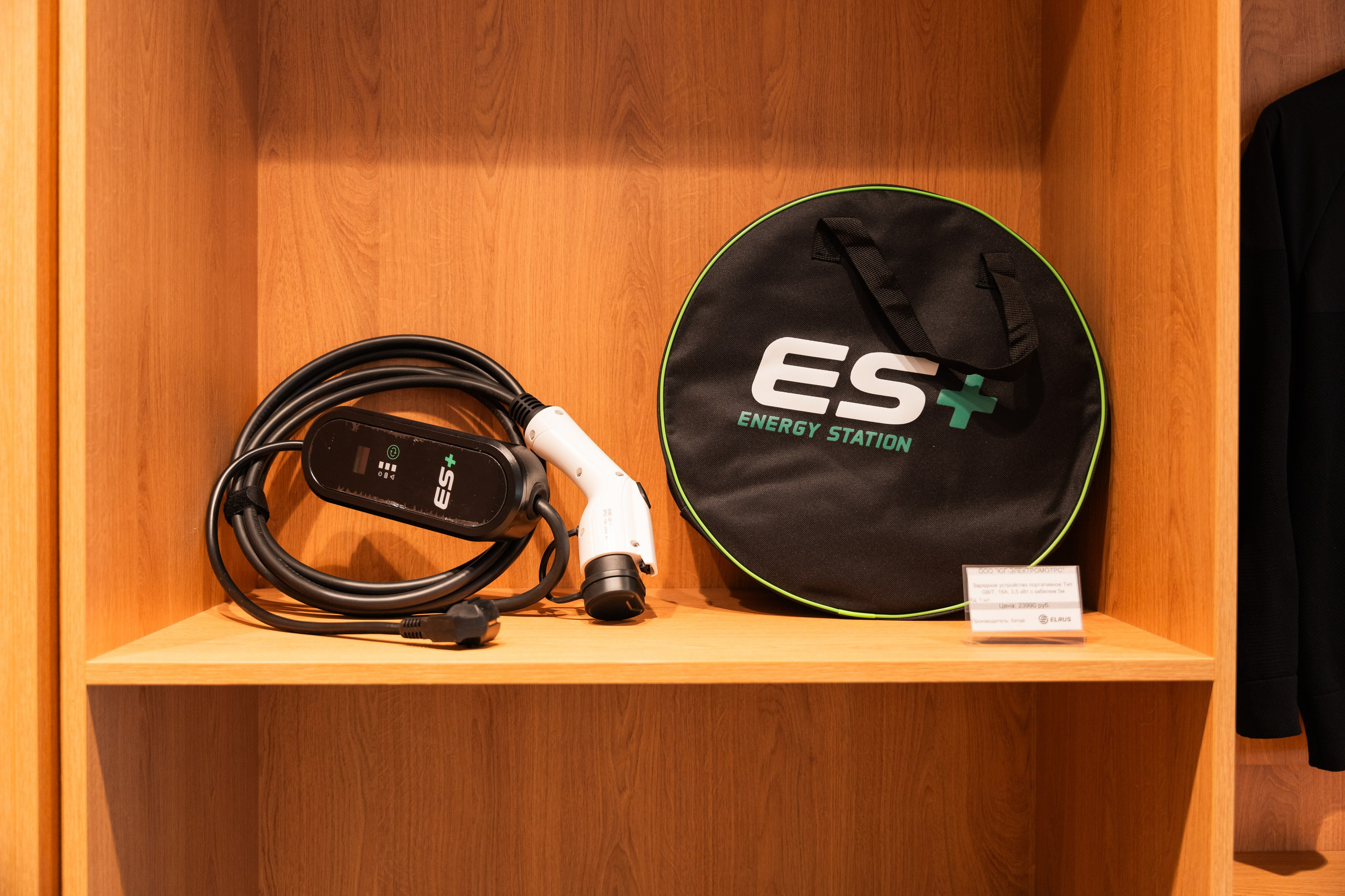 Интерьерная фотосъемка автосалона Elrus в Краснодаре. Zeekr, LiXiang Профессиональная фотосъемка интерьера премиум-автосалона в Краснодаре. Шедевры для Вас! Фотограф и Видеограф в Краснодаре Пахиев Руслан