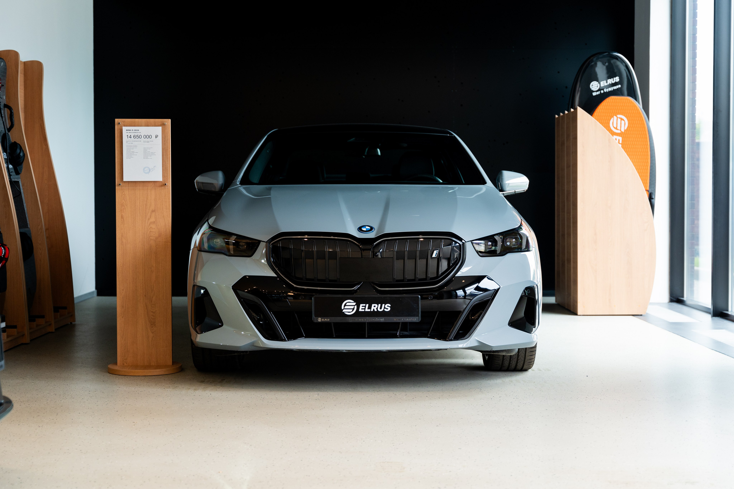 Интерьерная фотосъемка автосалона Elrus в Краснодаре. Zeekr, LiXiang Профессиональная фотосъемка интерьера премиум-автосалона в Краснодаре. Шедевры для Вас! Фотограф и Видеограф в Краснодаре Пахиев Руслан