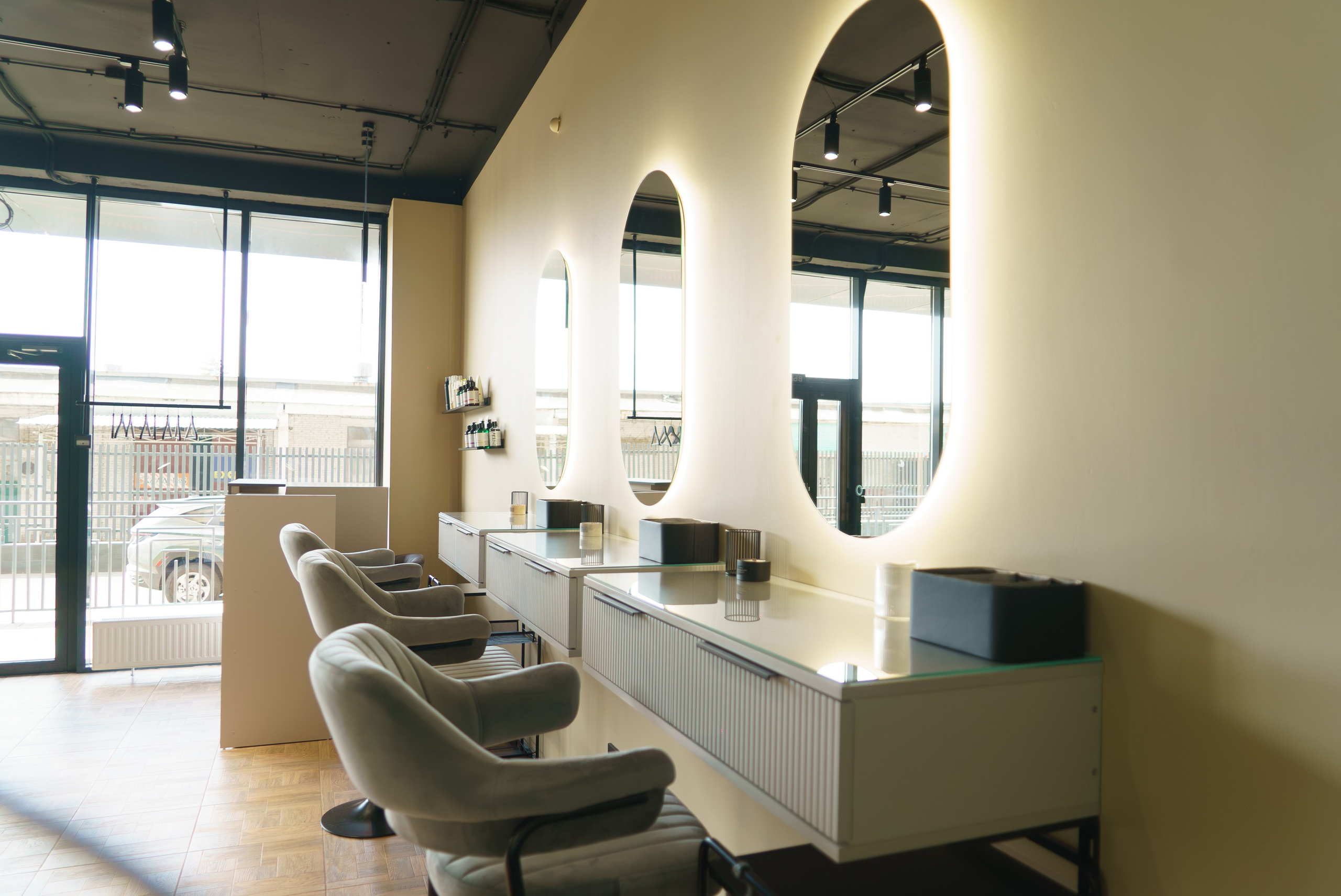 Профессиональная интерьерная фото и видео съемка студий красоты Яркая интерьерная фотосъемка для бьюти-коворкинга и студий. Шедевры для Вас! Фотограф и Видеограф в Краснодаре Пахиев Руслан