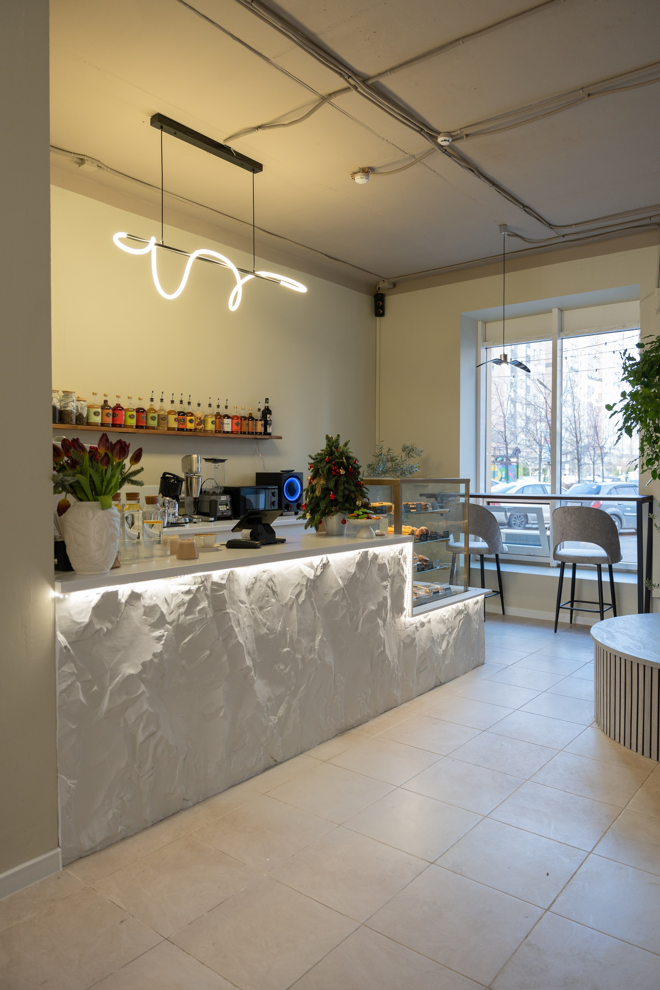 Интерьерная фотосъемка кофейни Love and Coffee — уютное место в Краснодаре Профессиональная фотосъемка интерьера кофейни в Краснодаре — Love. Шедевры для Вас! Фотограф и Видеограф в Краснодаре Пахиев Руслан