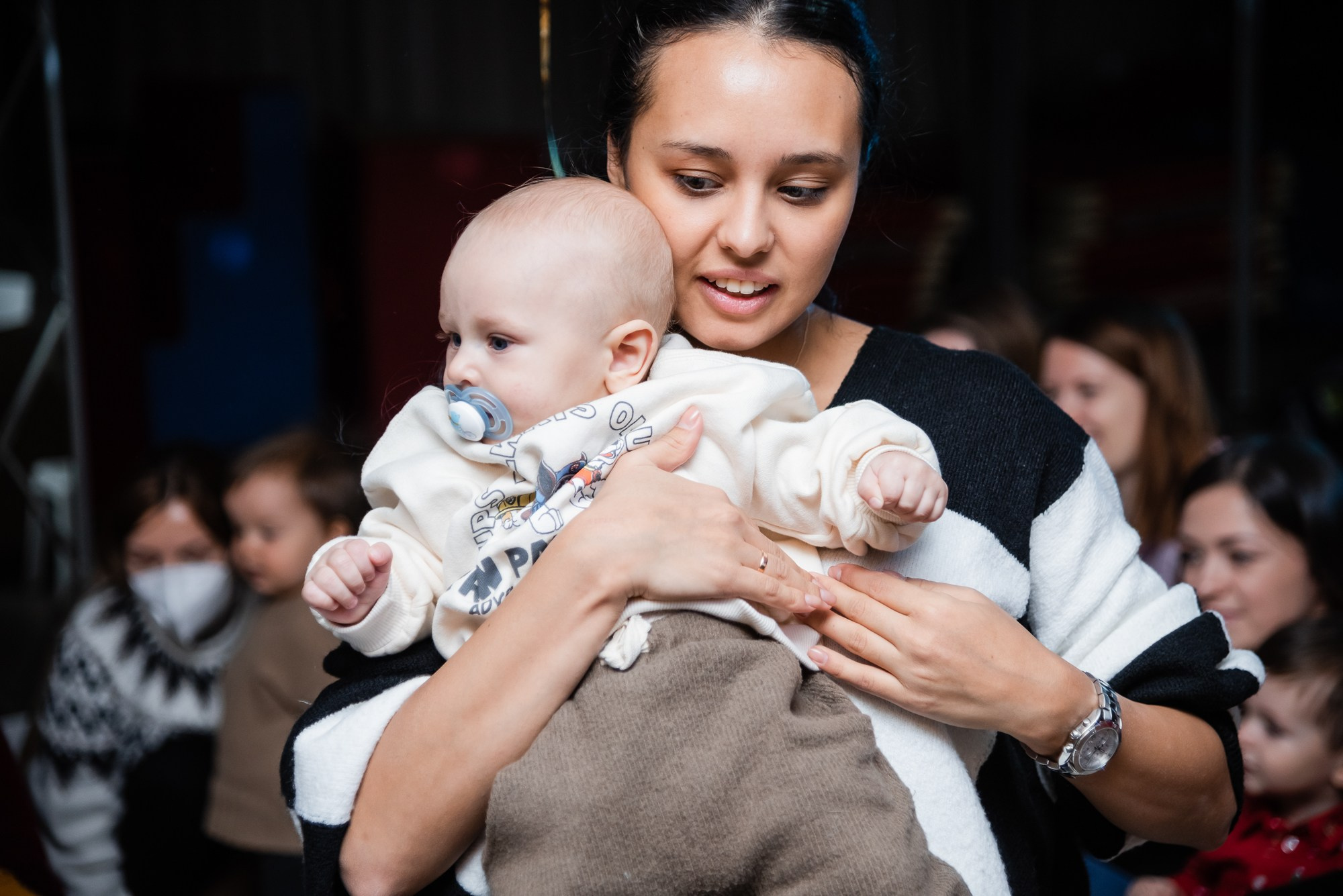 ребенок на руках