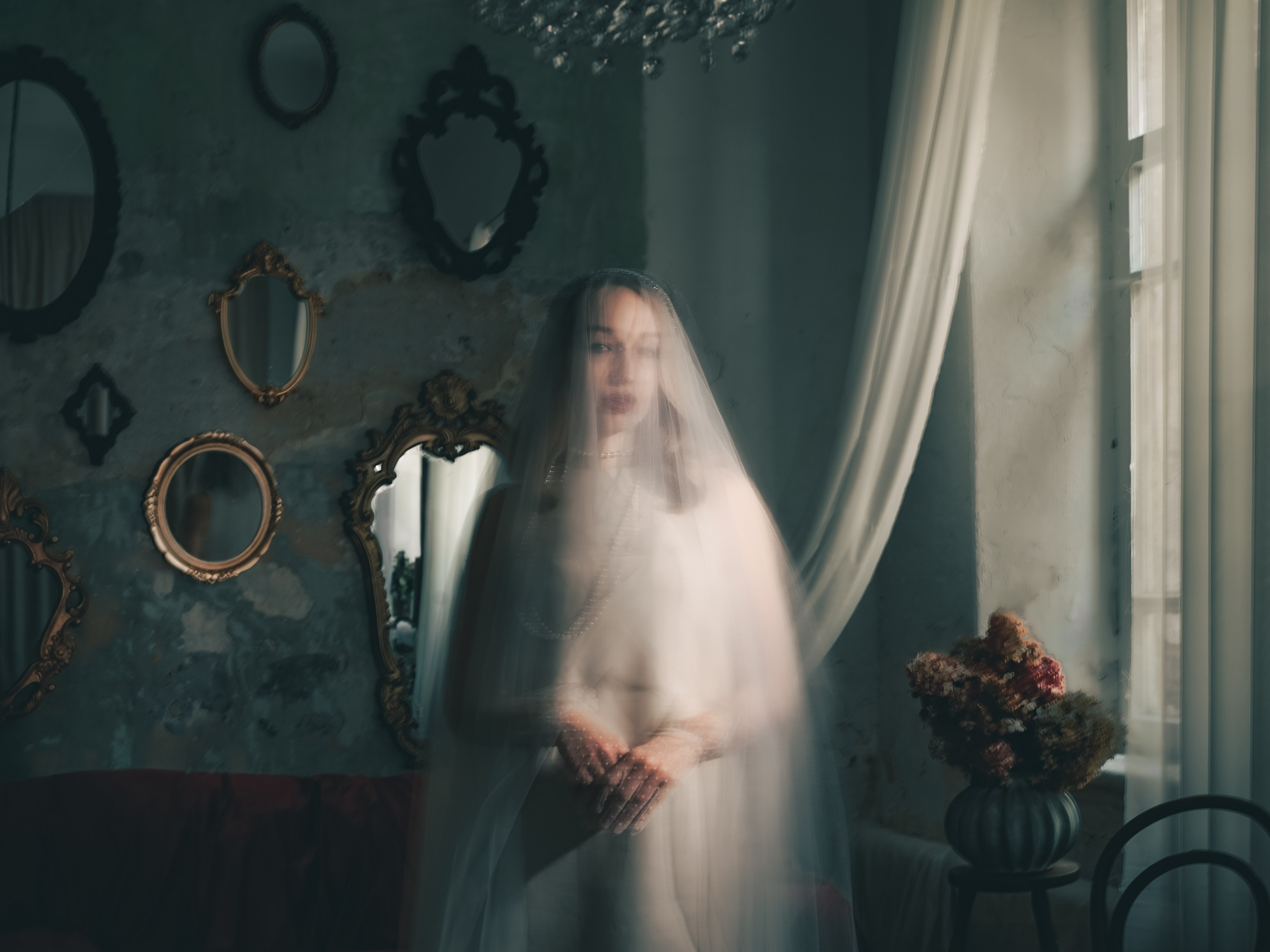 Фотосессия девушки с длинной выдержкой