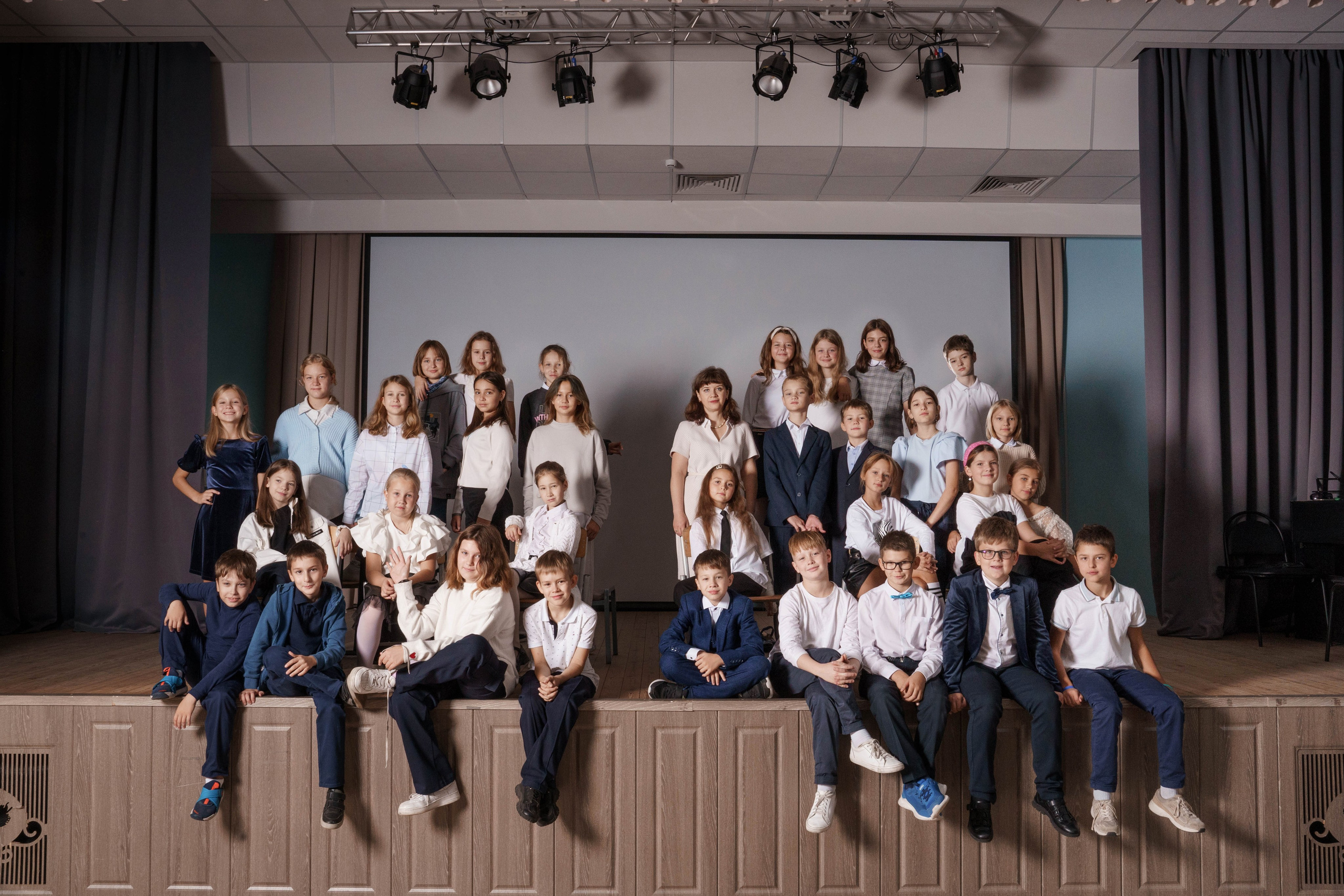 4 класс 43 школа. Ирина Коновалова школьный фотограф. Выпускные альбомы Ярославль