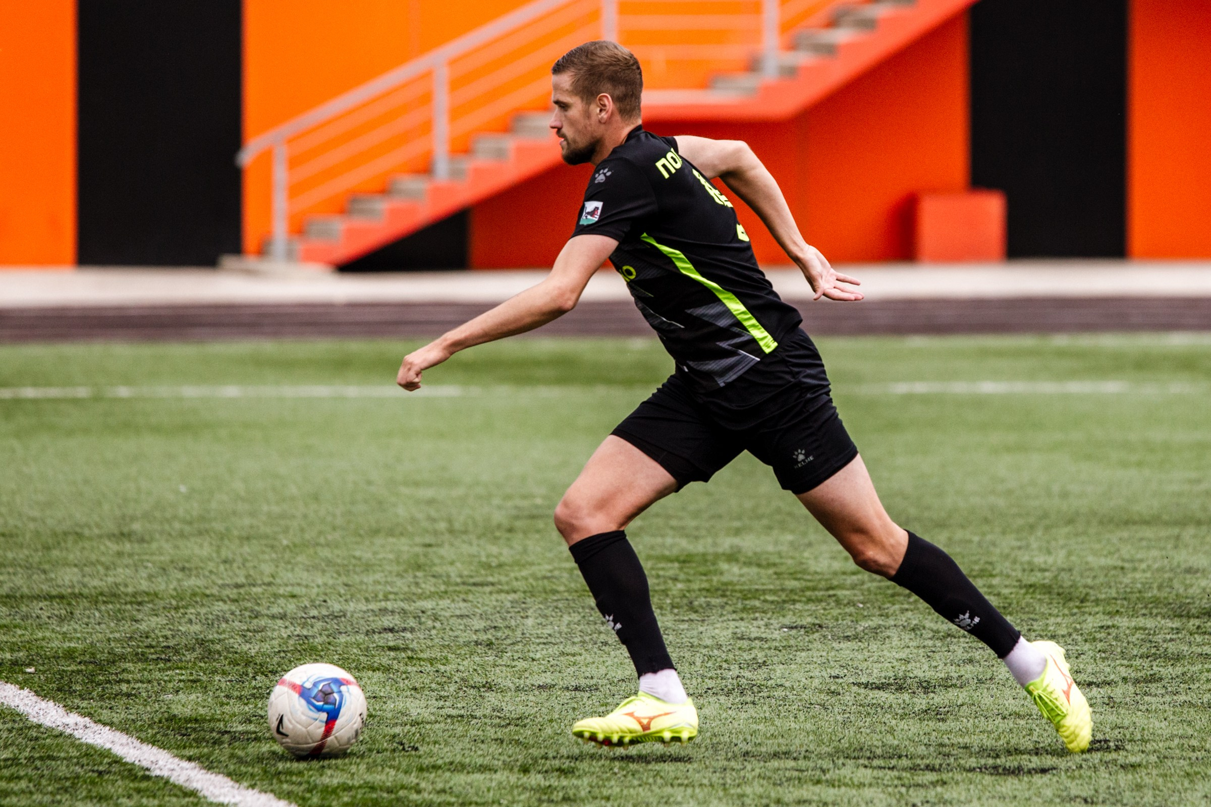 Первенство России по футболу LEON-Вторая лига Б | ФК Иркутск — Космос (Долгопрудный) | 14.09.25. Фотограф в Иркутске Евгения Айвазова