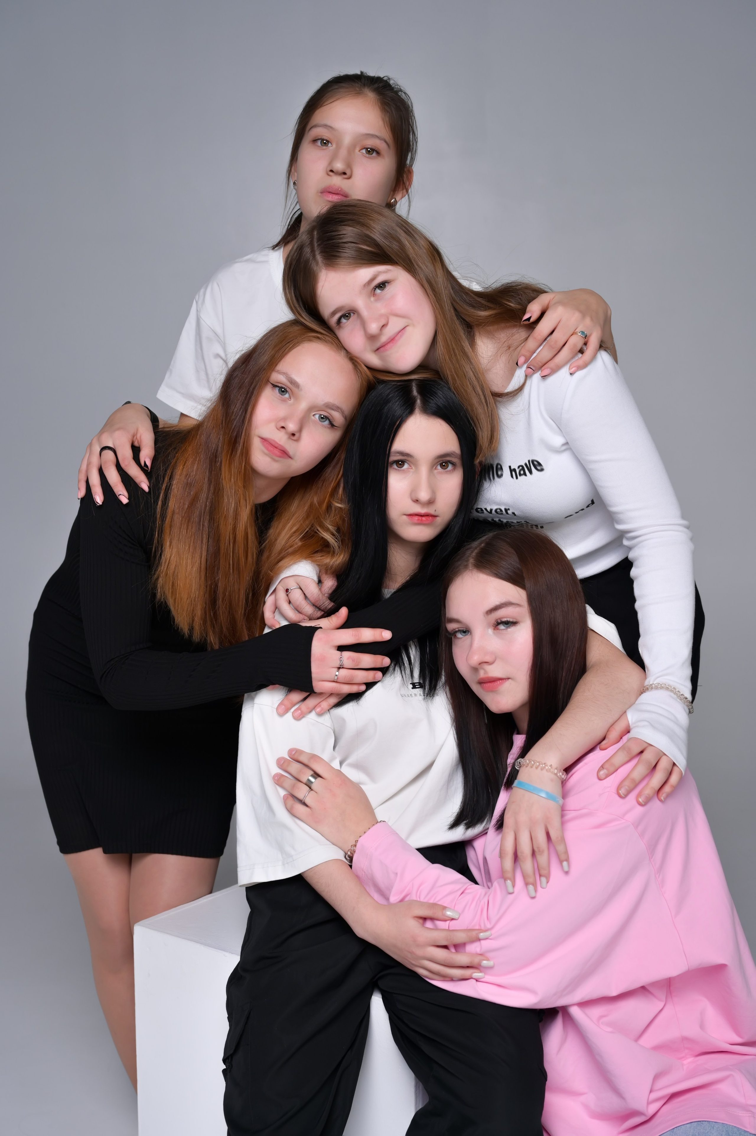 Фото из студии в Омске. Фото и видеосъемка в Омске | Выпускные альбомы