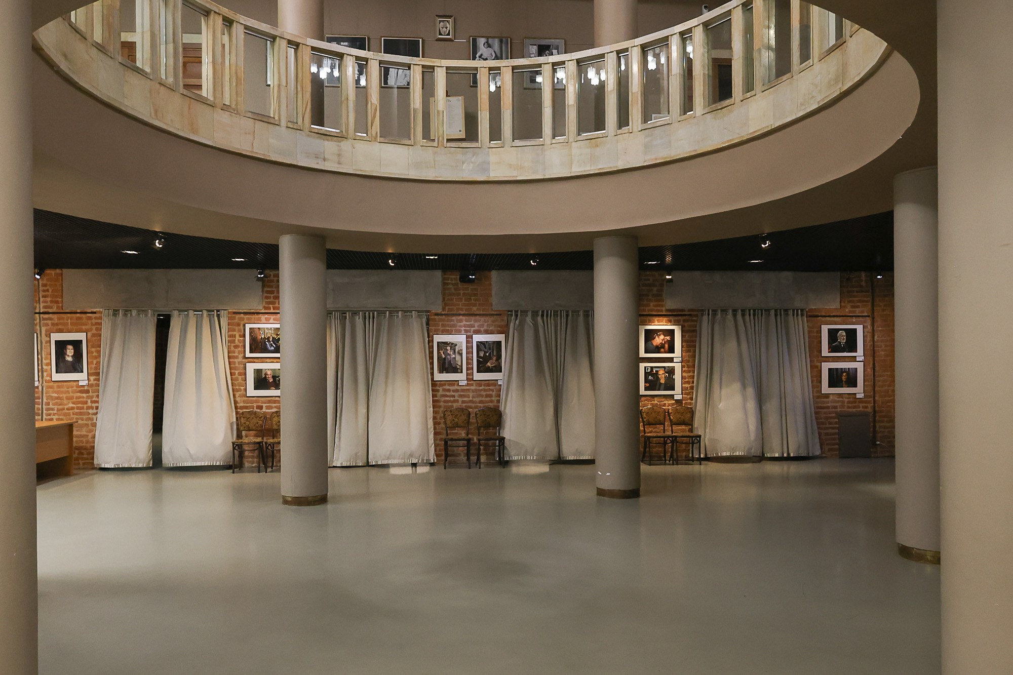 КОРИФЕИ. Репортажный, архитектурный, театральный и файн-арт фотограф Лена Мельникова в Москве