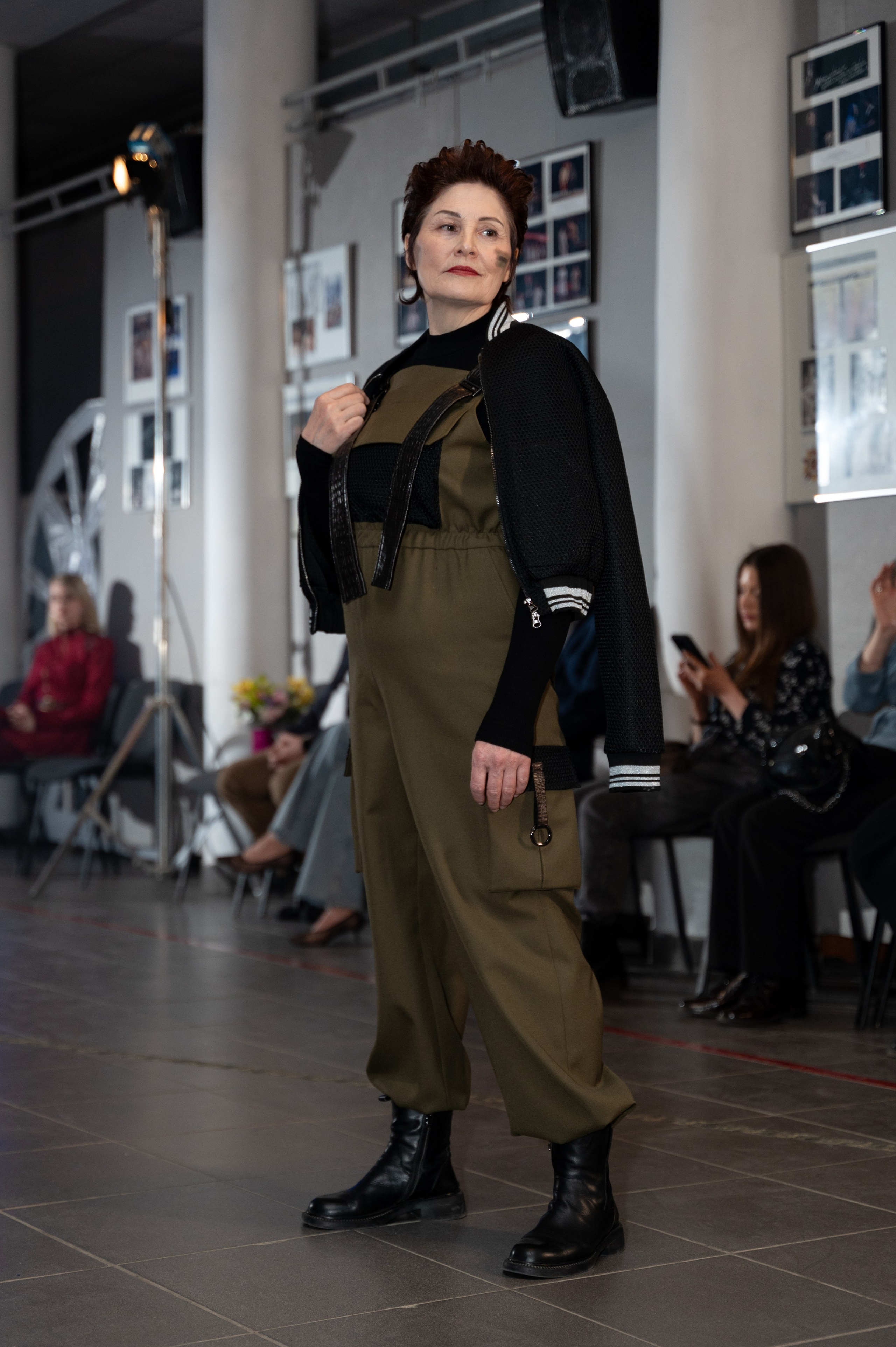 Закрытый показ милитари «Своя трансформация» дизайнера Юлии Бойченко | 24.04.2025. Фотограф в Омске Елизавета Кириллова