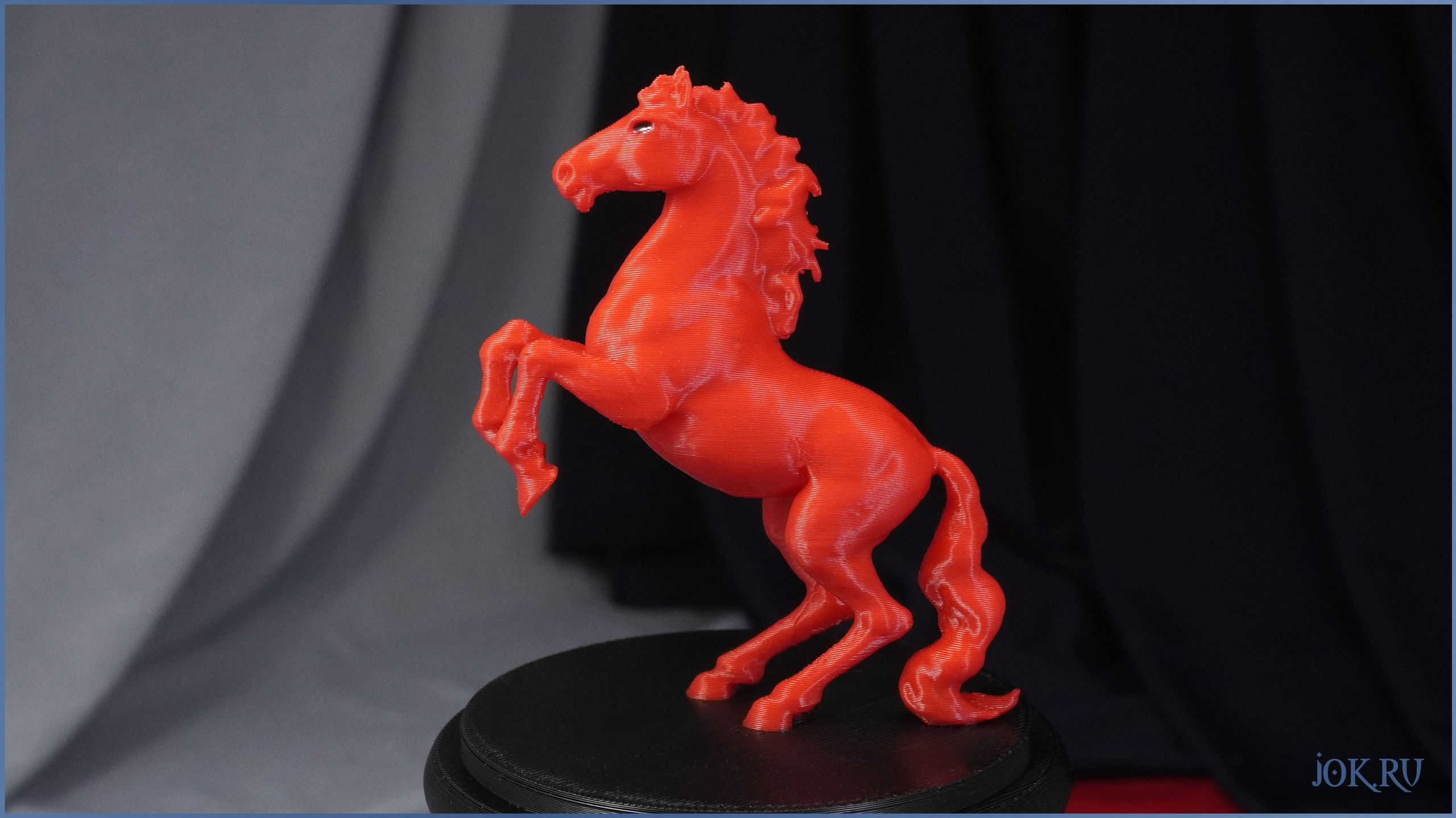 Красная лошадь как талисман — декоративная фигурка для привлечения удачи в новом году.