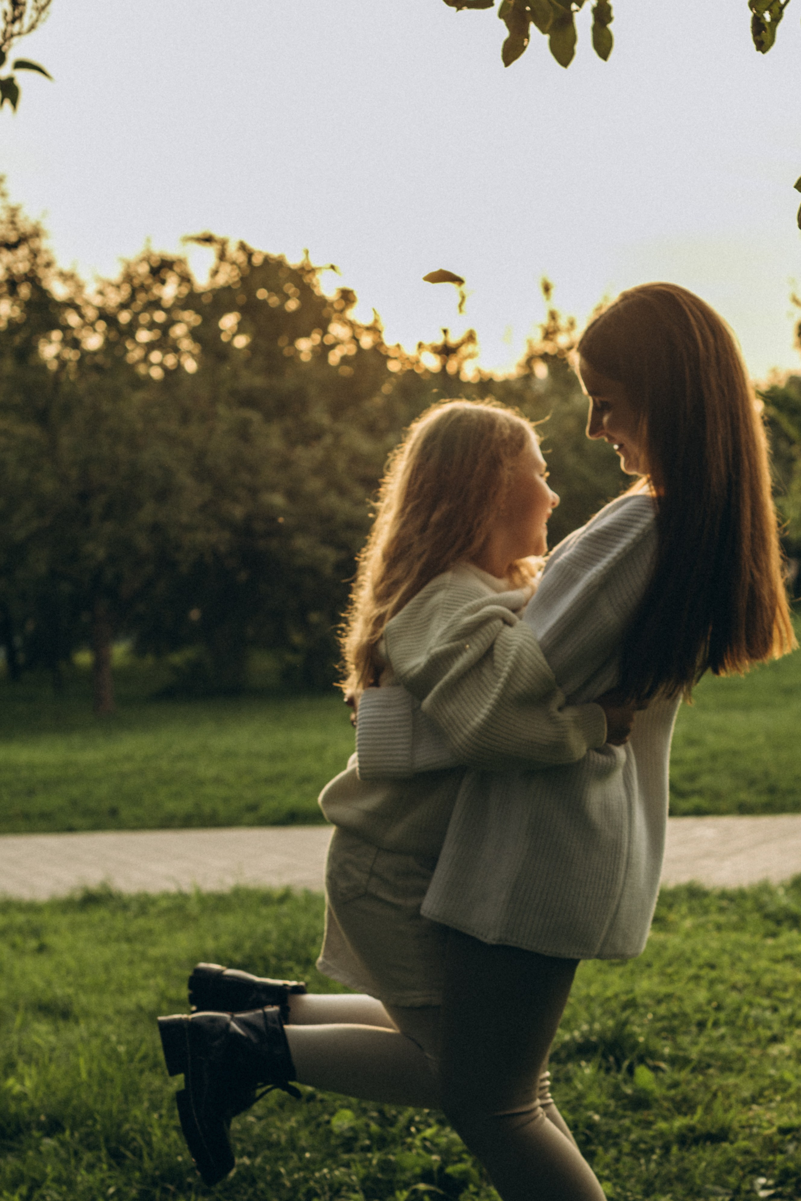 В яблоневых садах. Гаврилова Настя семейный фотограф lifestyle в Москве