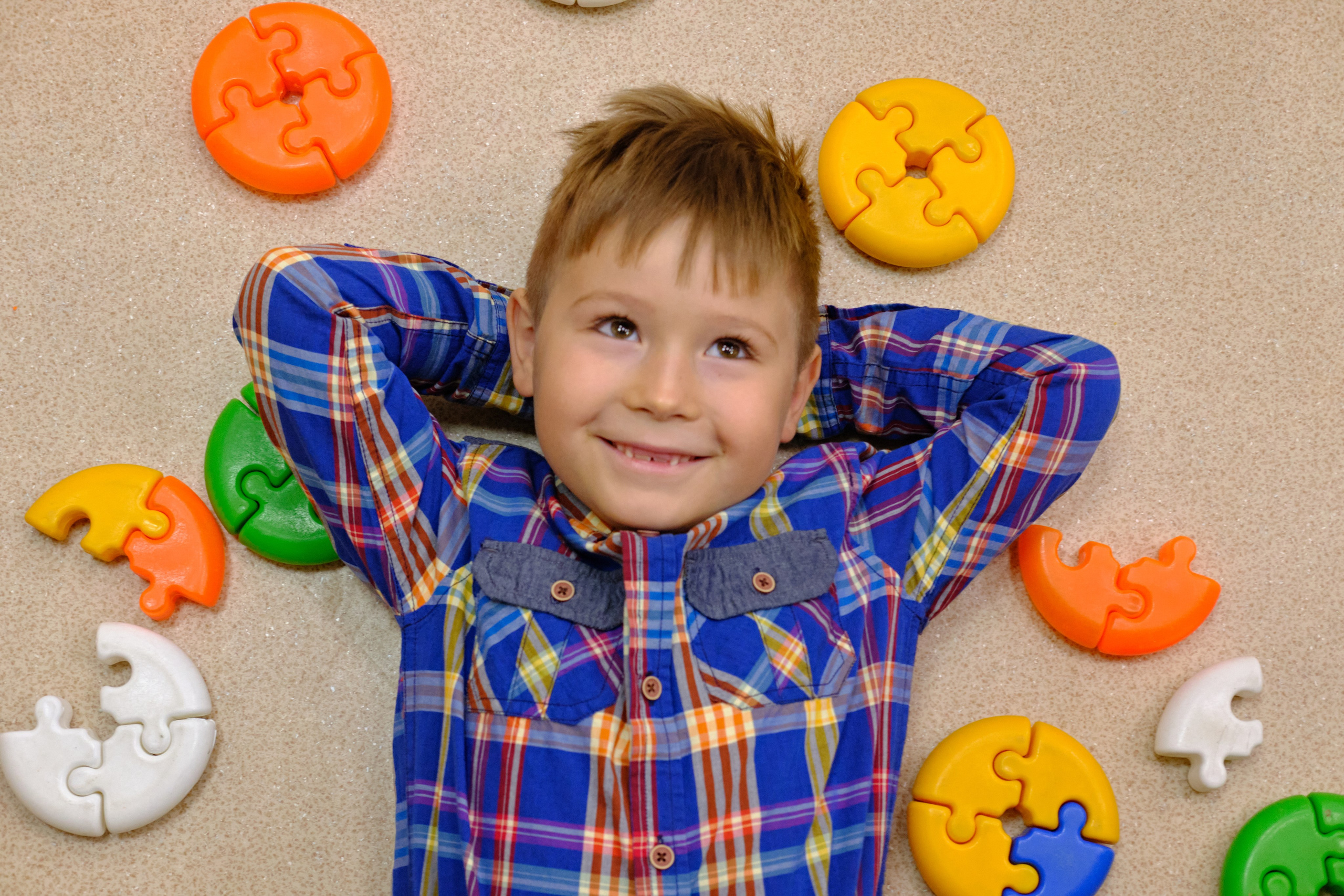 Забронировать услугу «Выпускной альбом» у фотографа Кати Вербицкой. К-КАДР — выпускные альбомы для детского сада, семейные фотографии, предметная и модельная съемка в СПб